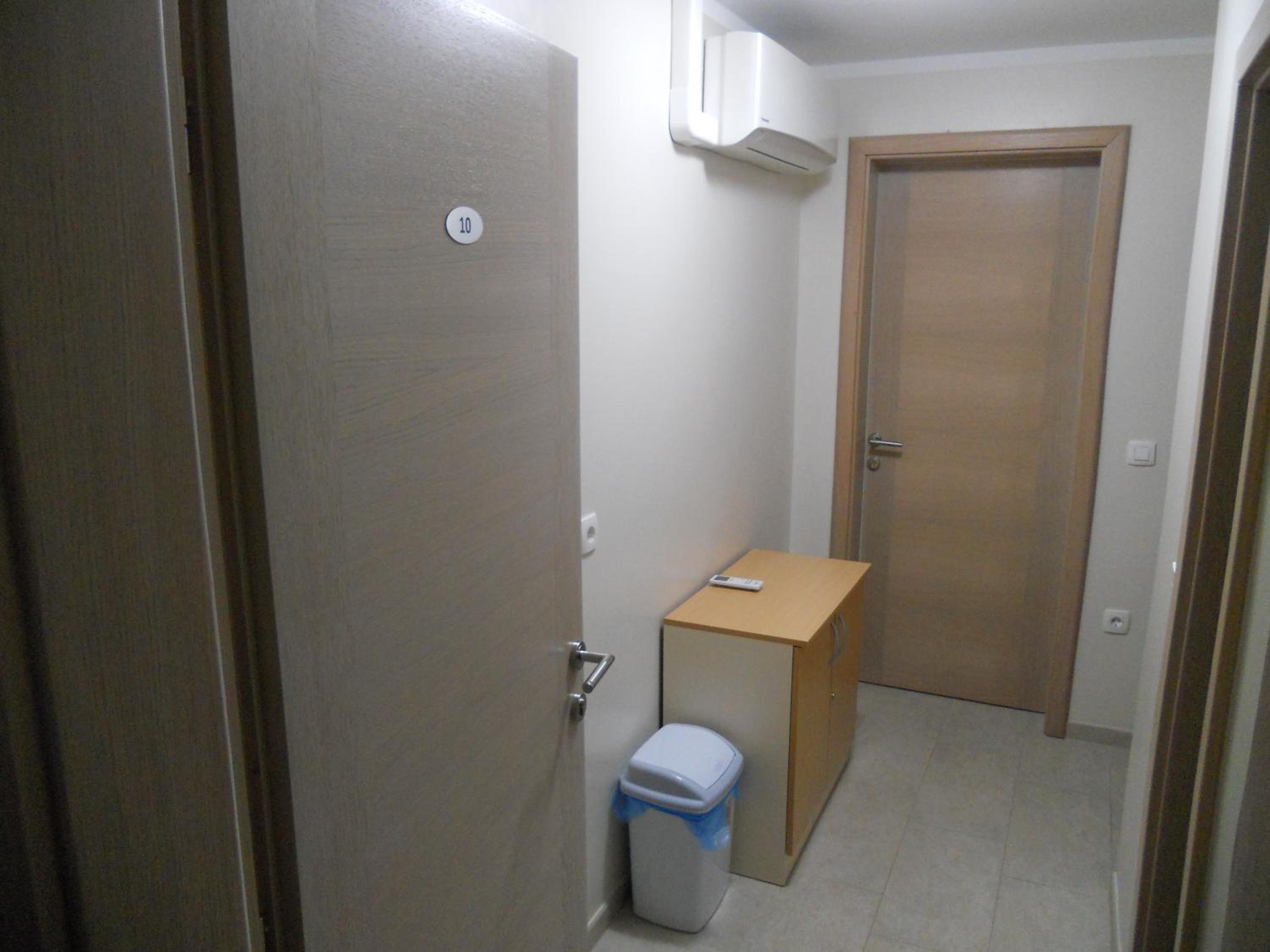 Quadruple Room with Bathroom - Photo 4