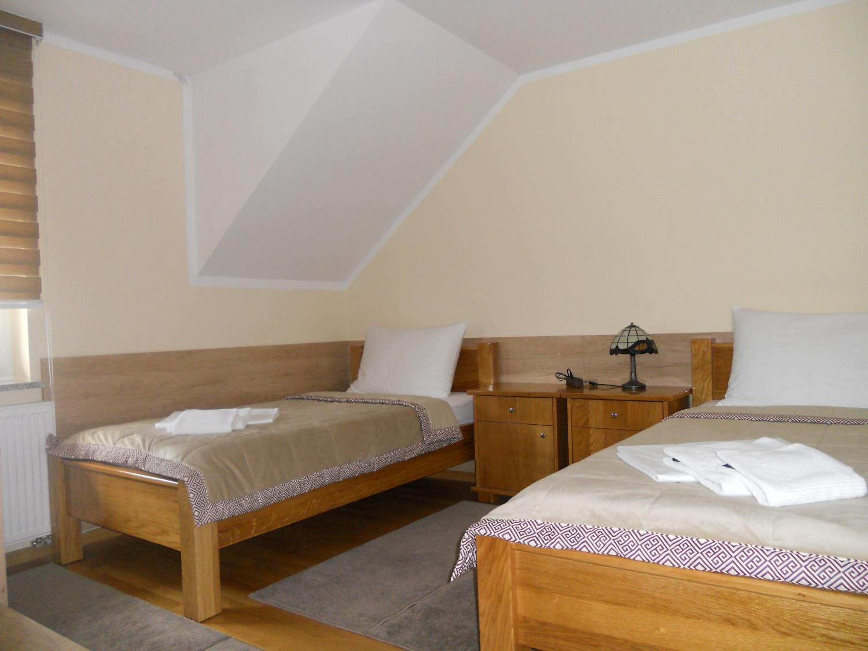 Quadruple Room with Bathroom - Photo 1