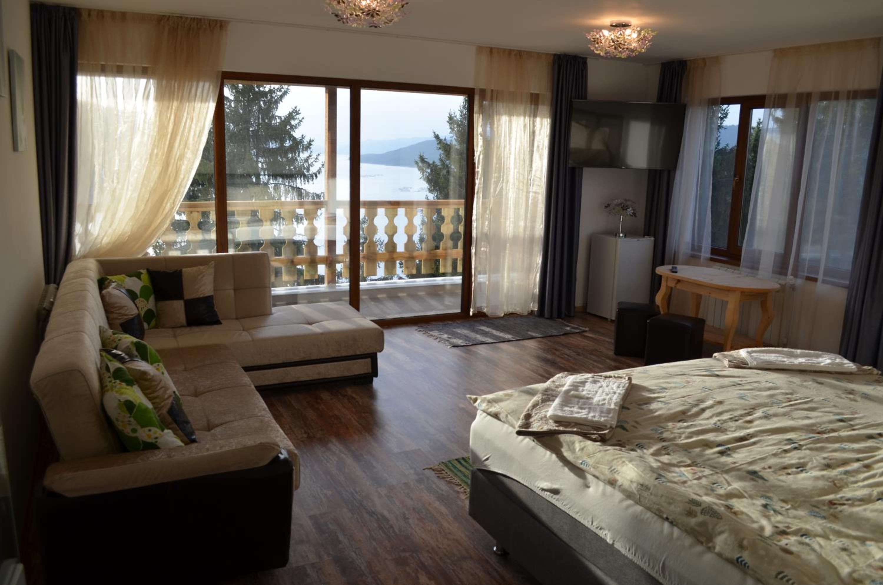 Apartment with Lake View photo 2