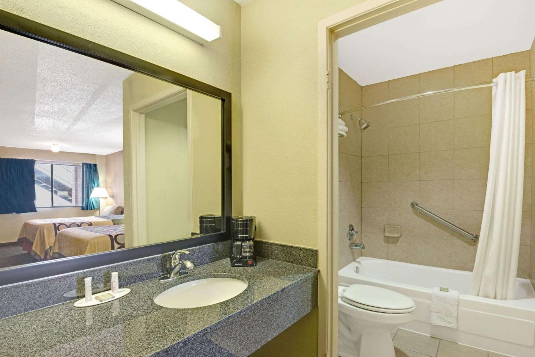 King Room - Non-Smoking - Photo 8