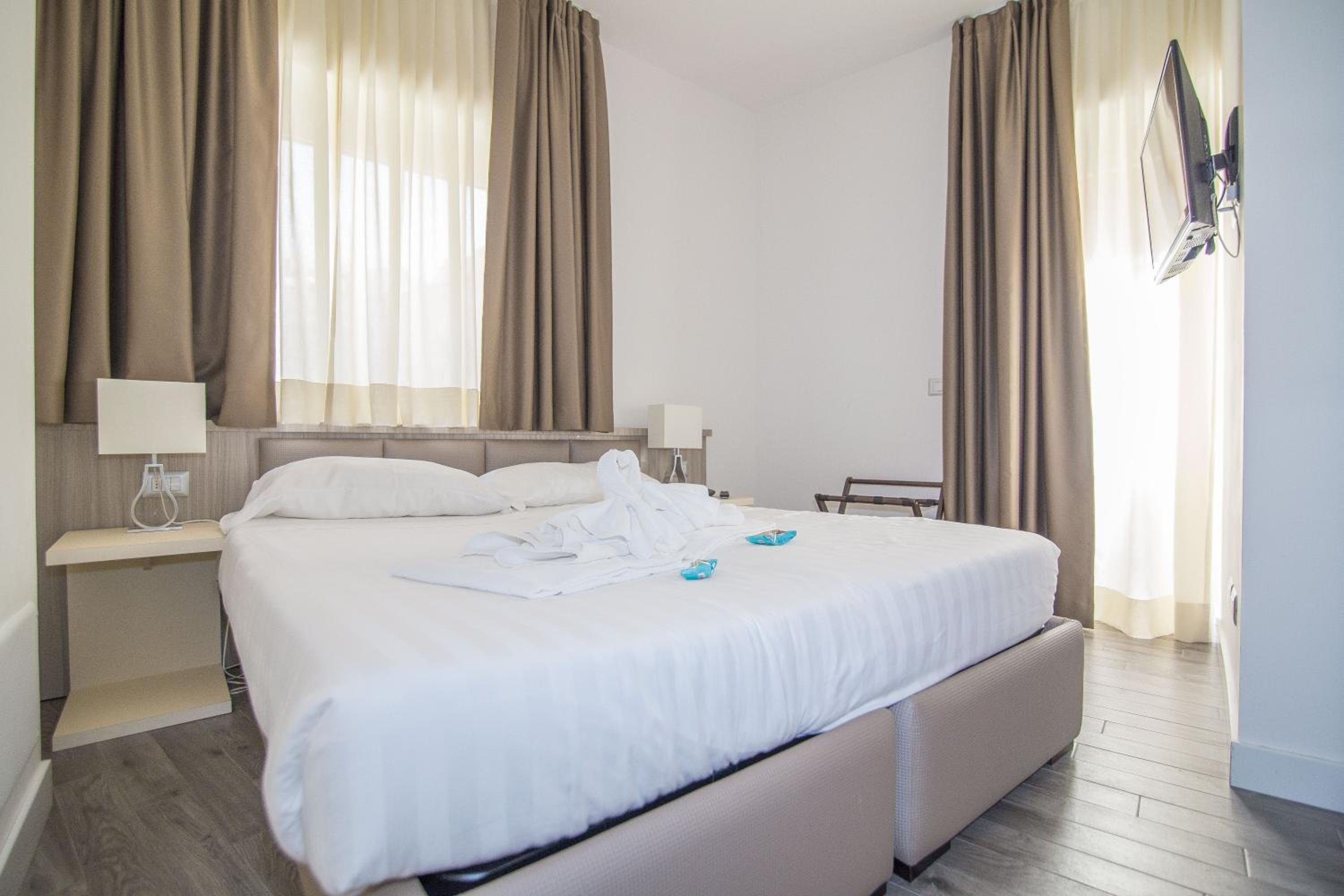 Deluxe Double or Twin Room with Balcony photo 2