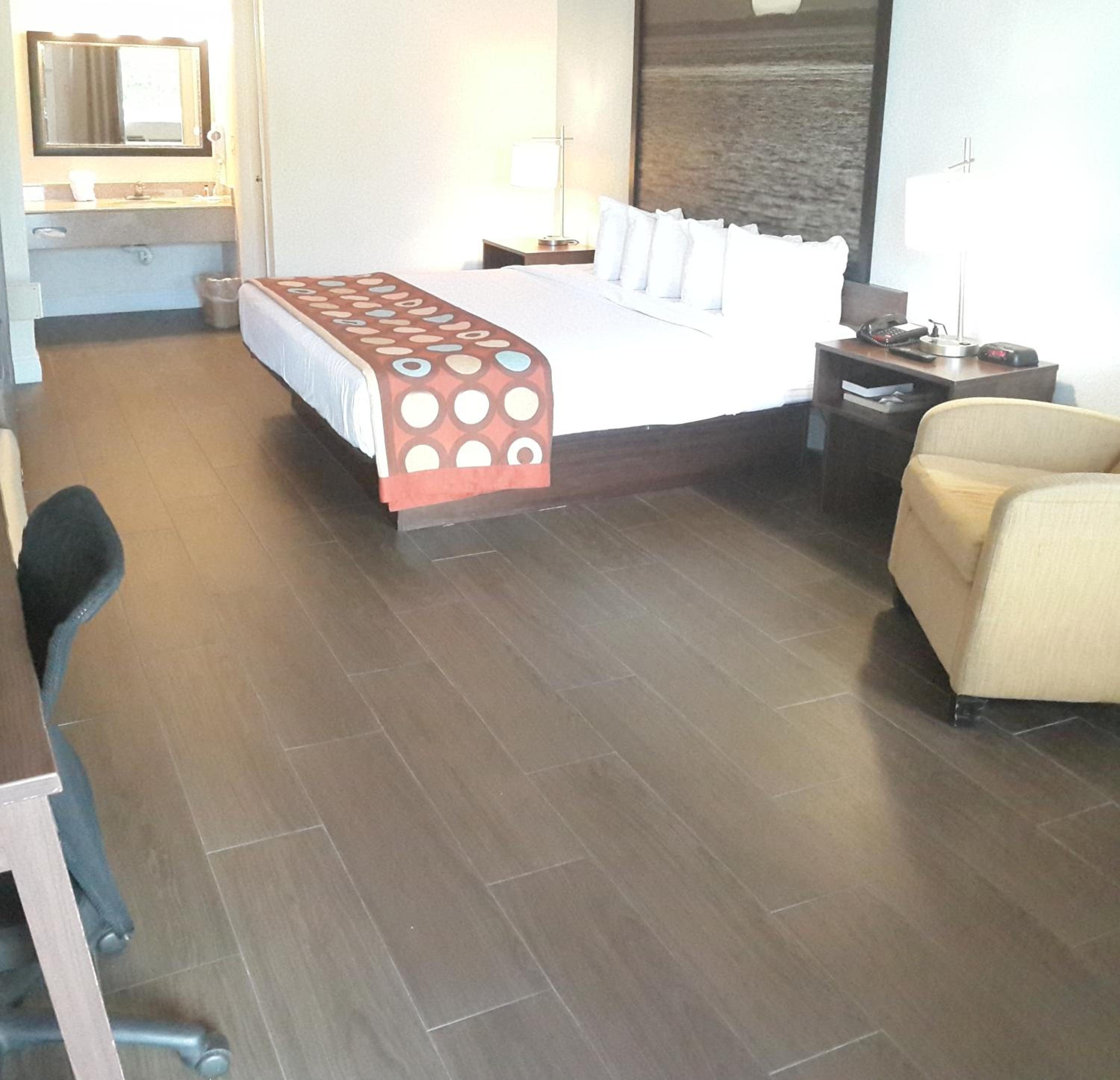 King Room with Pool View - Non-Smoking - Photo 9