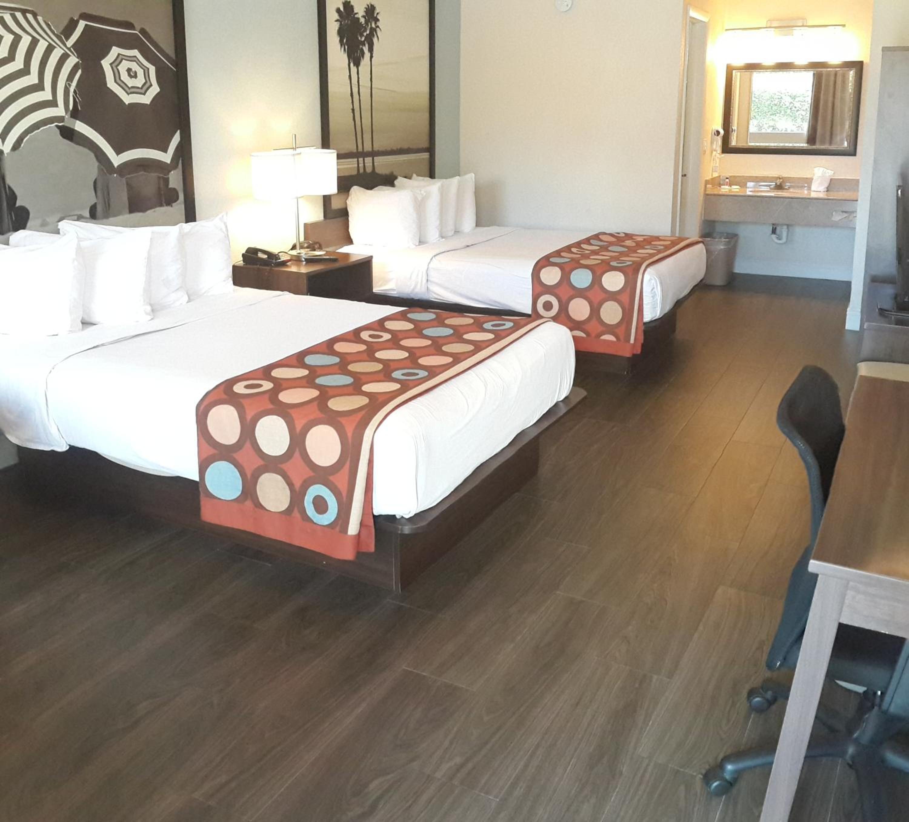 Double Room with Two Double Beds and Pool View - Non-Smoking - Photo 16