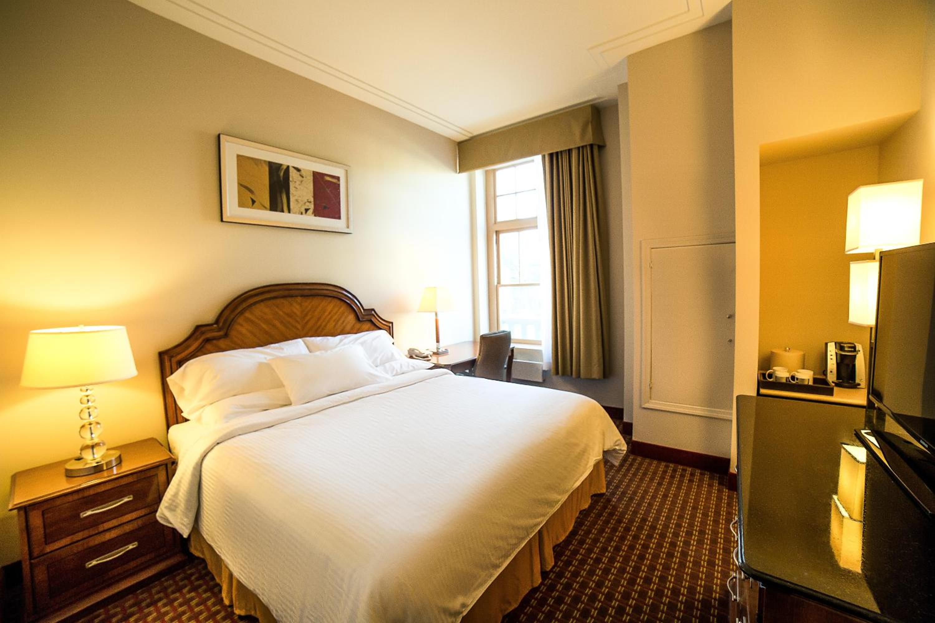 Deluxe King Room photo 1