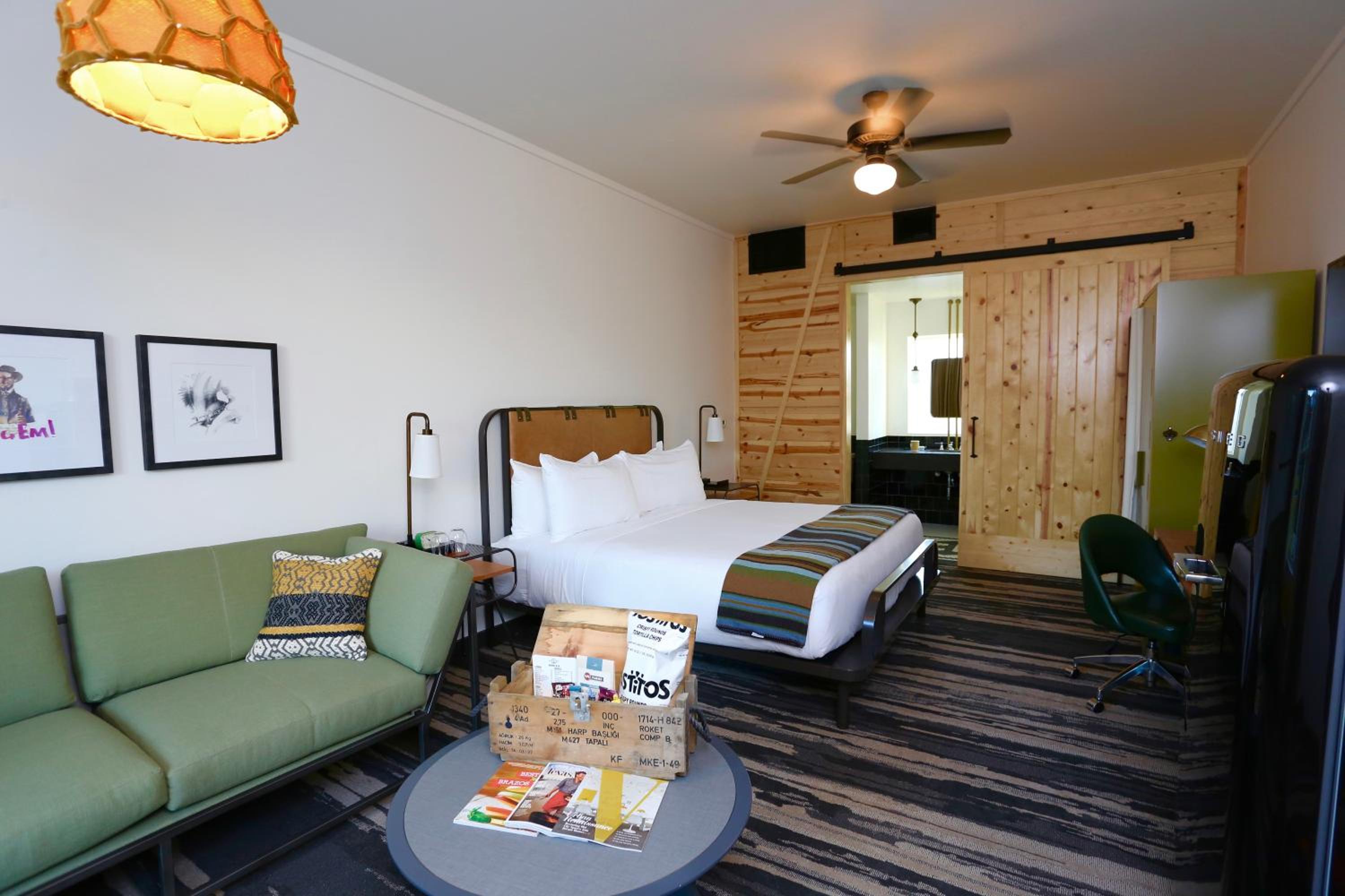 King Room with Balcony photo 1