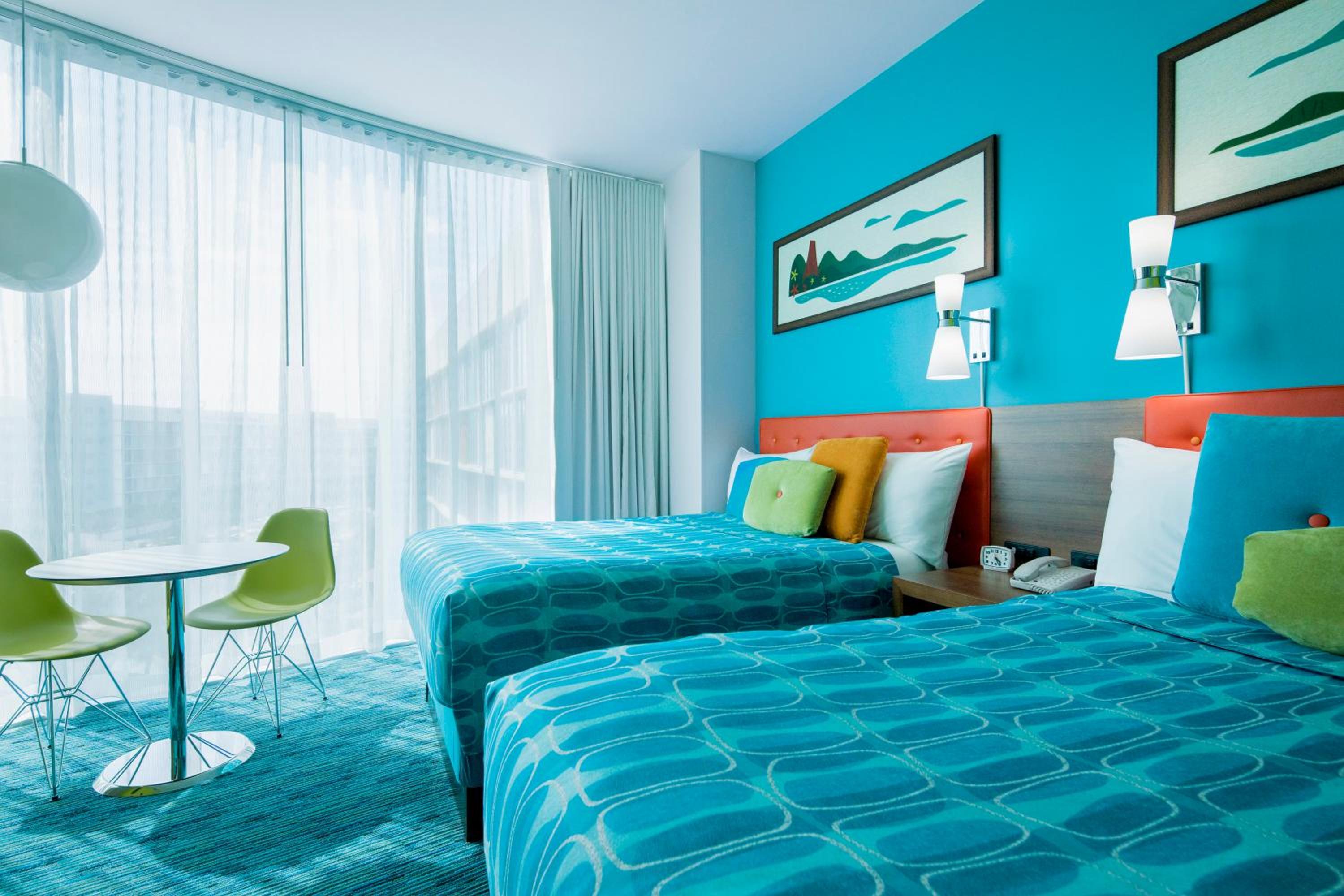 Two-Bedroom Suite with Water Park View (Includes Early Park Admission) thumbnail 5
