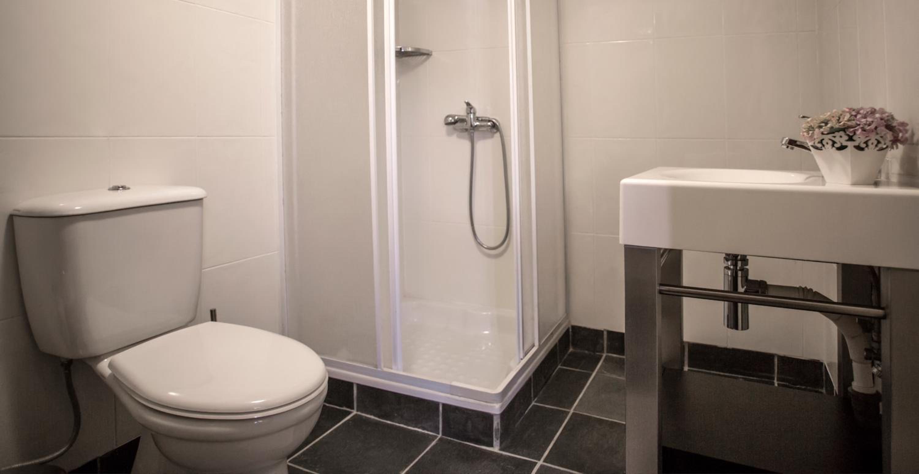 Two-Bedroom House - Photo 8