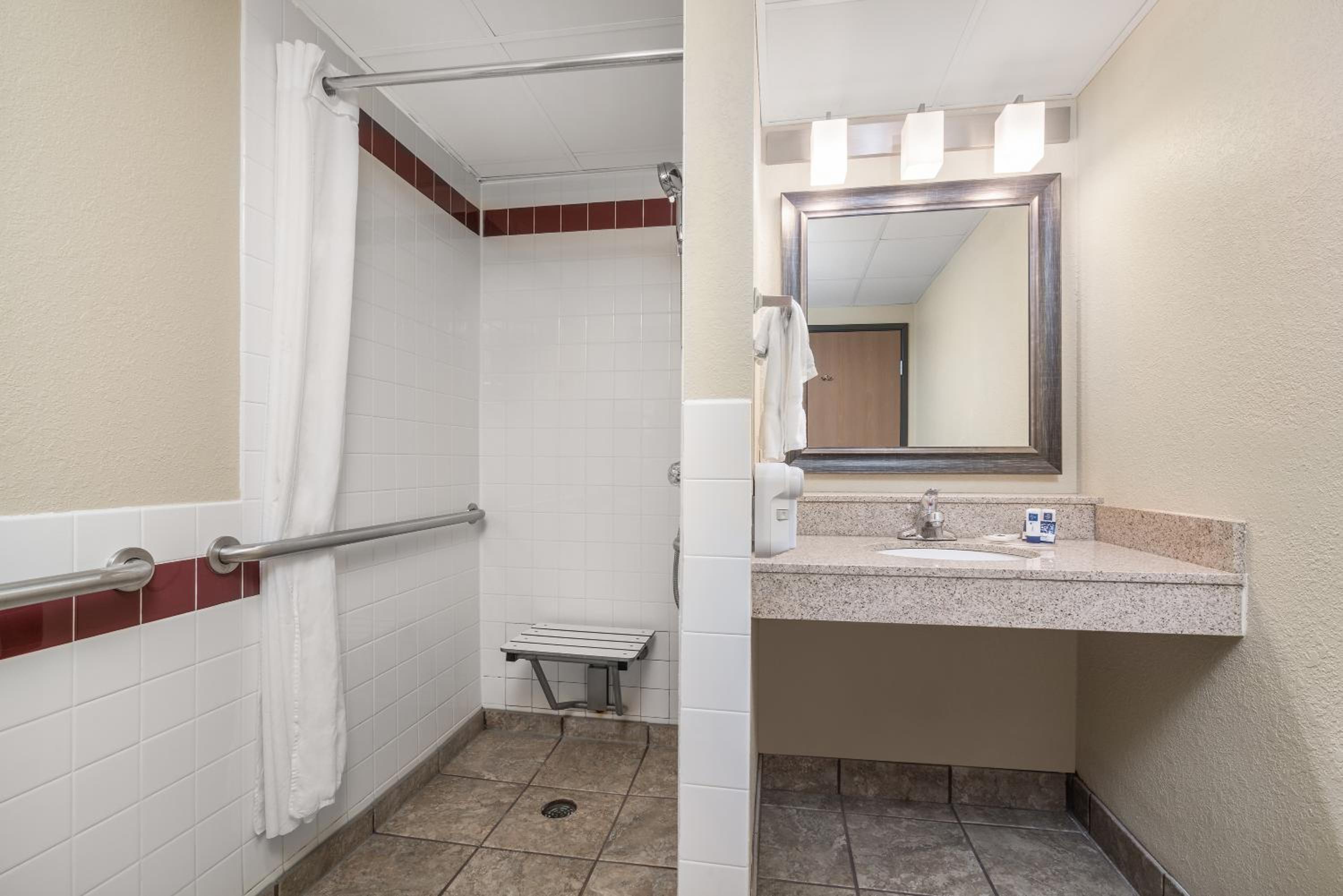 King Room - Mobility Access/Non-Smoking - Photo 2