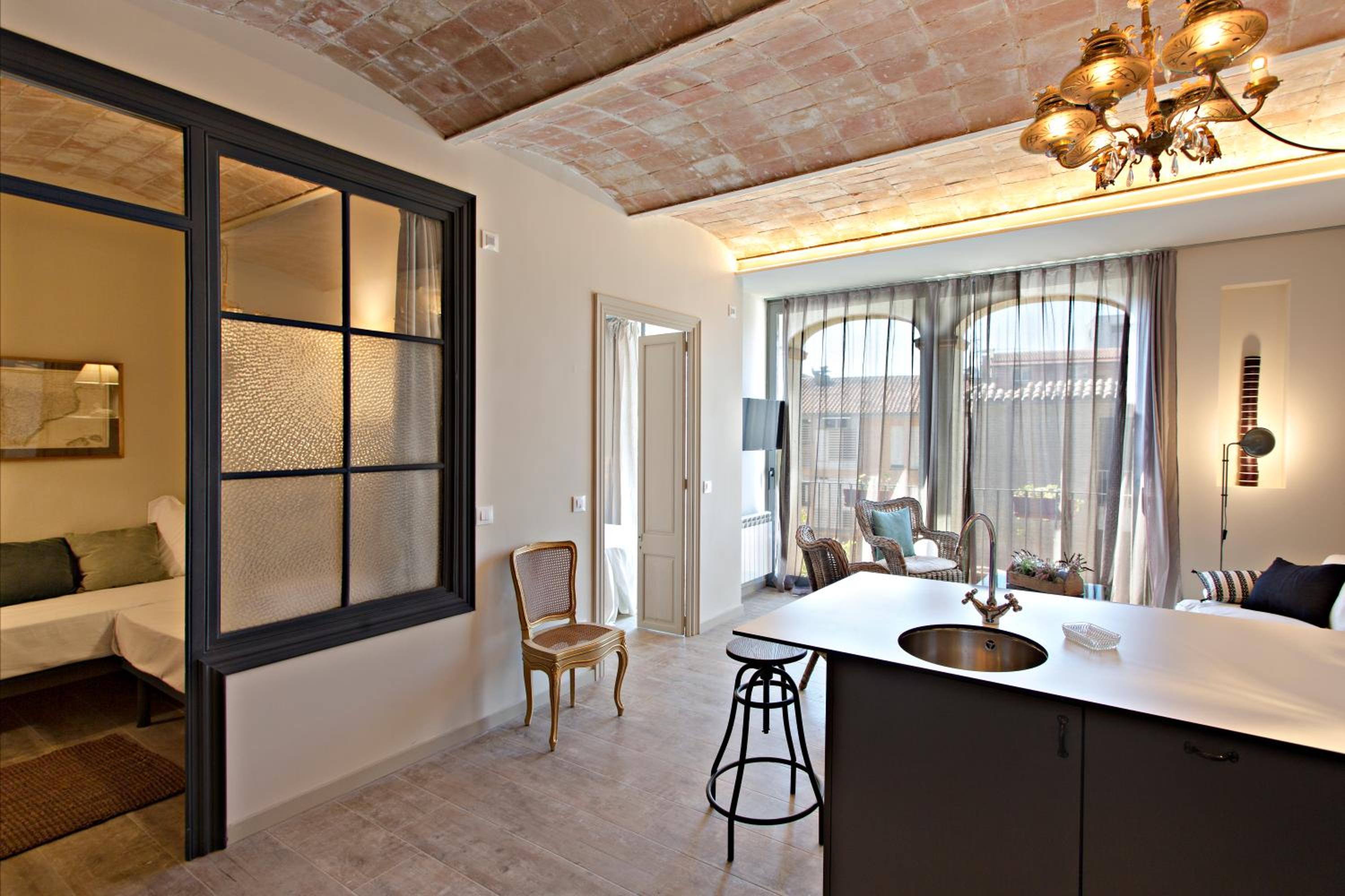Apartamento de lujo de dos habitaciones con balcón