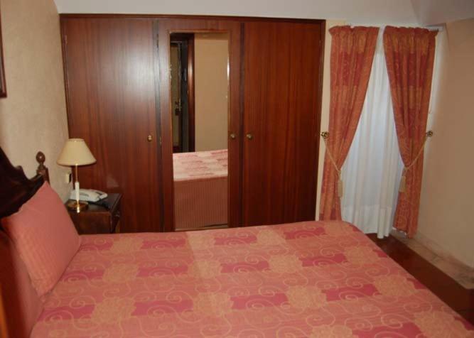 Economy Double Room - Photo 4