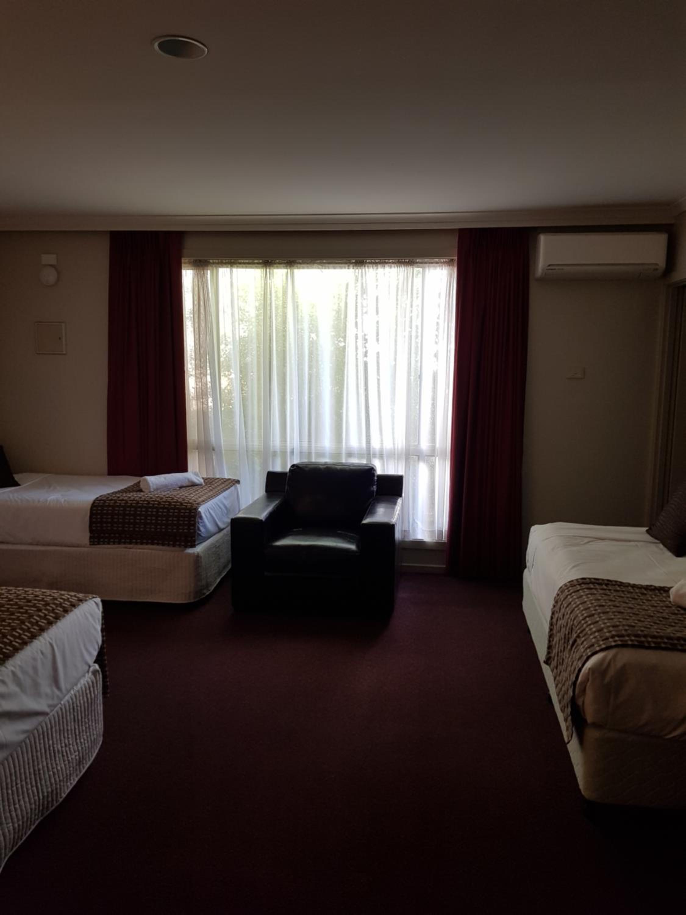 Executive Family Room - Photo 3