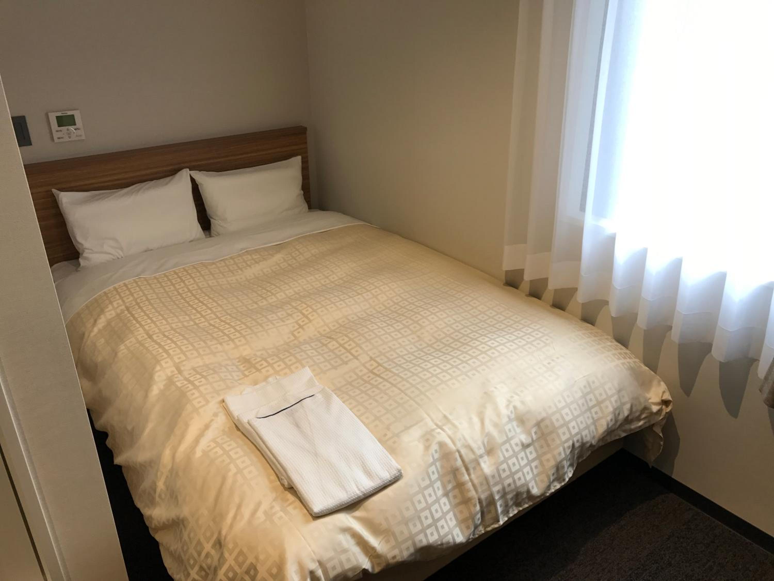 Double Room with Small Double Bed - Smoking photo 1