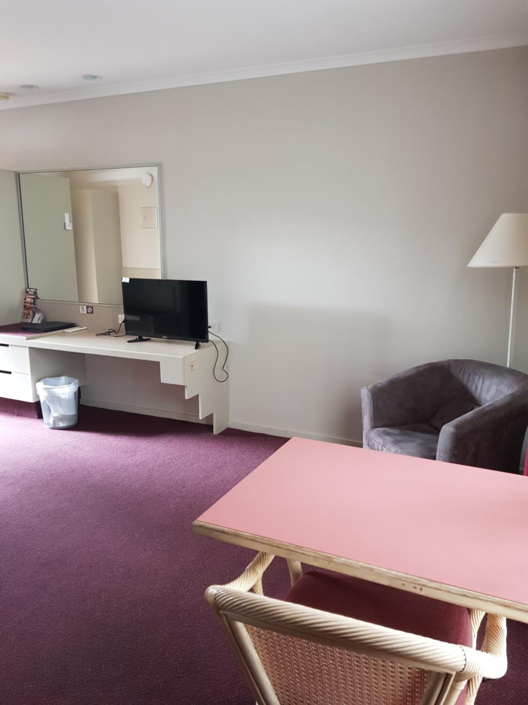 Deluxe Queen Room - Photo 2