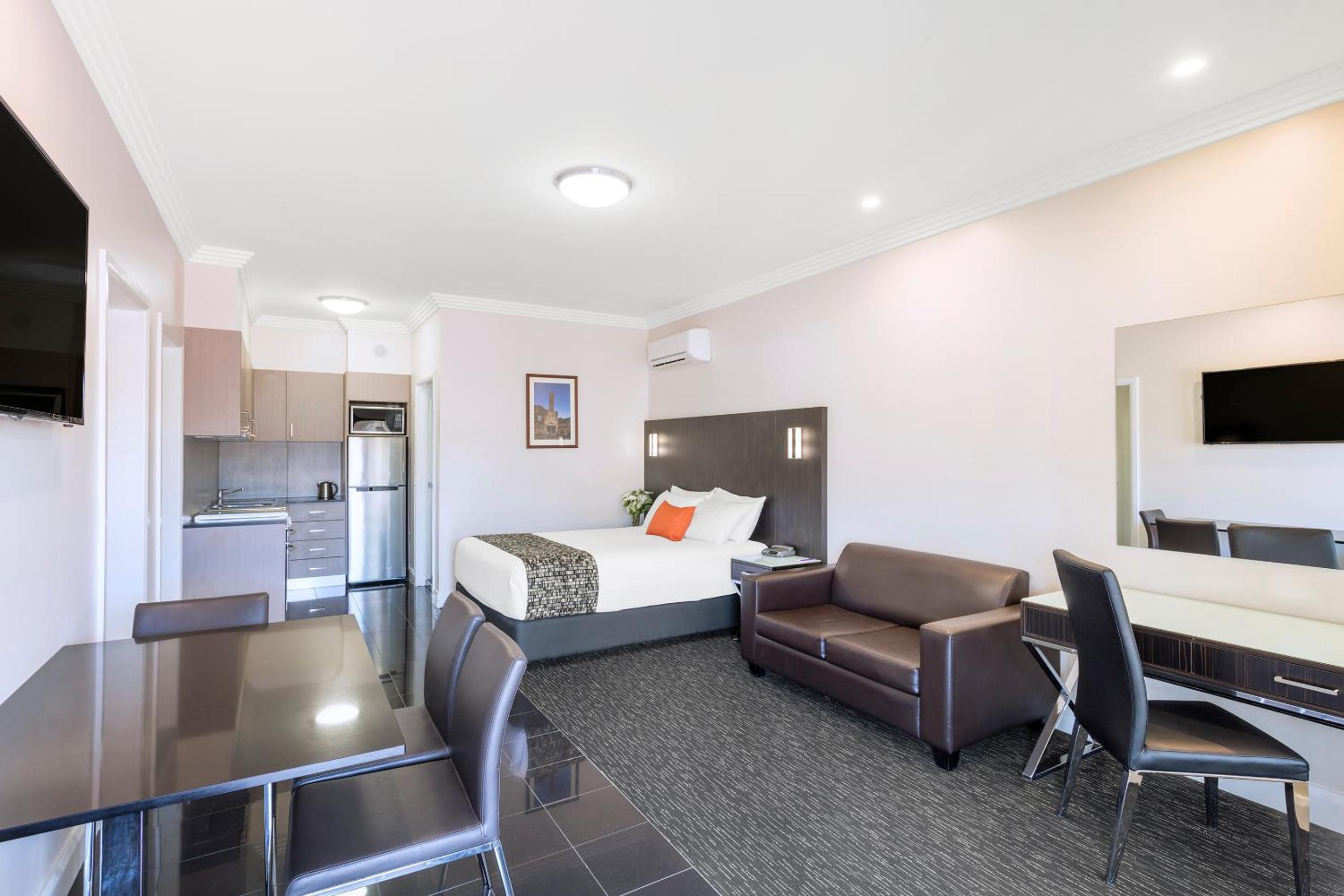 One Bedroom Apartment - Photo 8