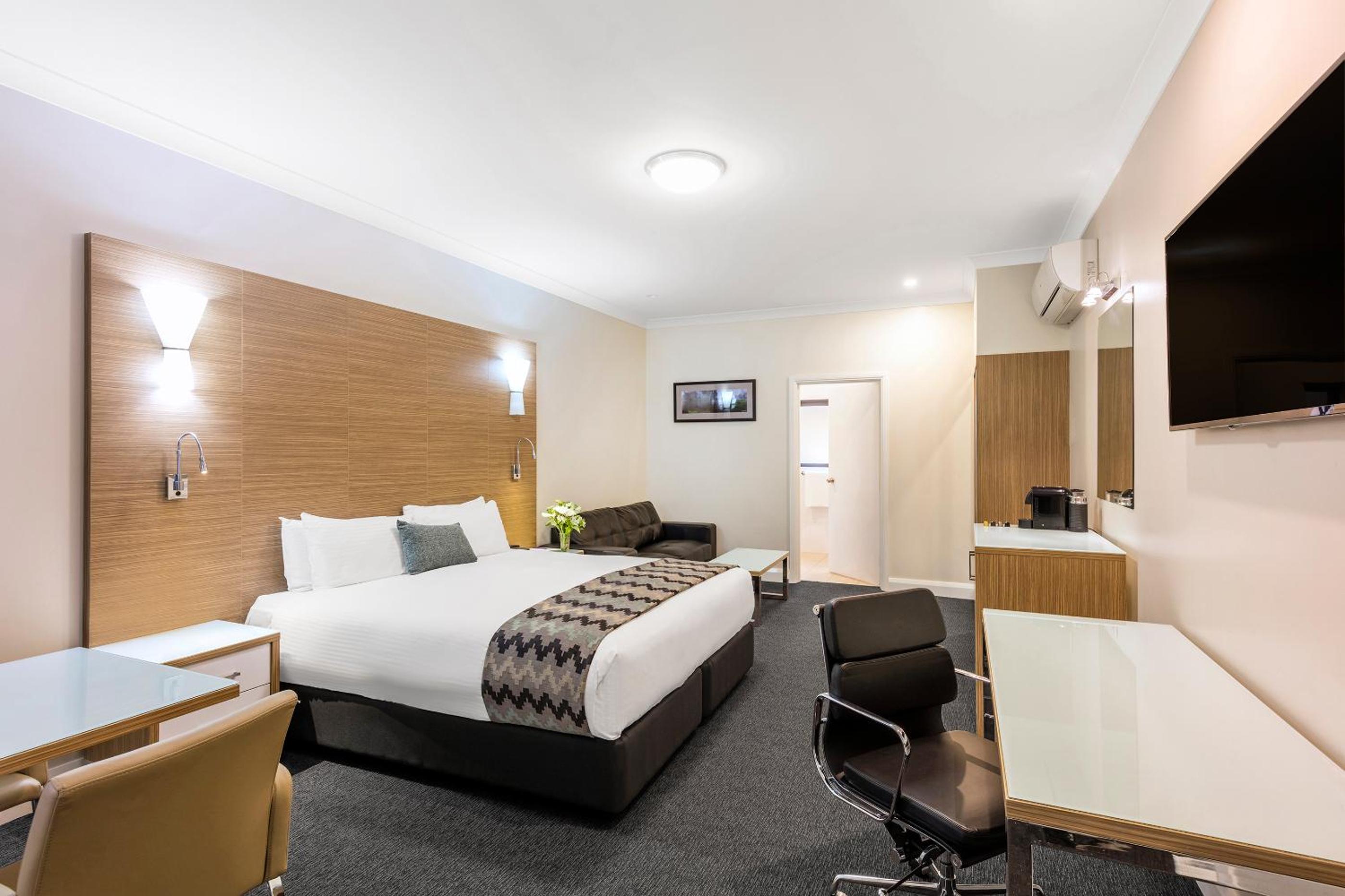 Privilege King Room - Photo 6