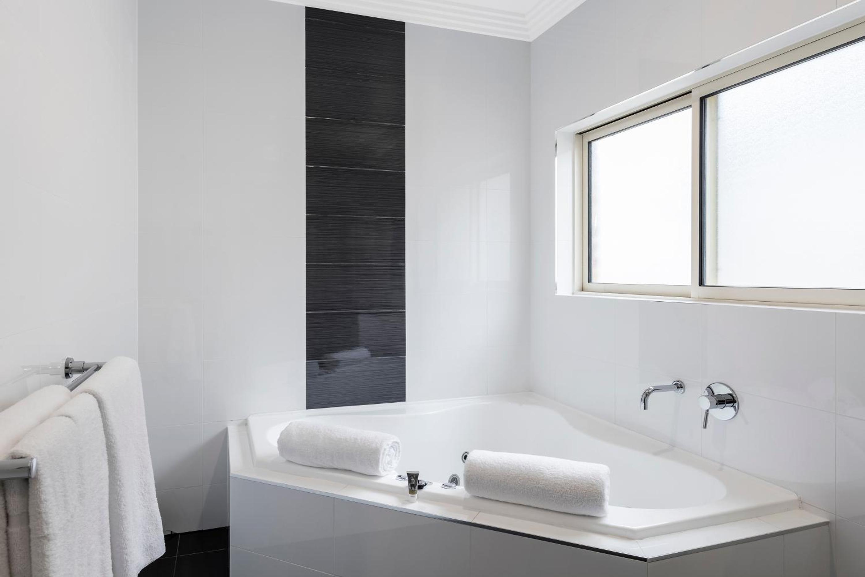 Privilege King Room with Spa - Photo 3