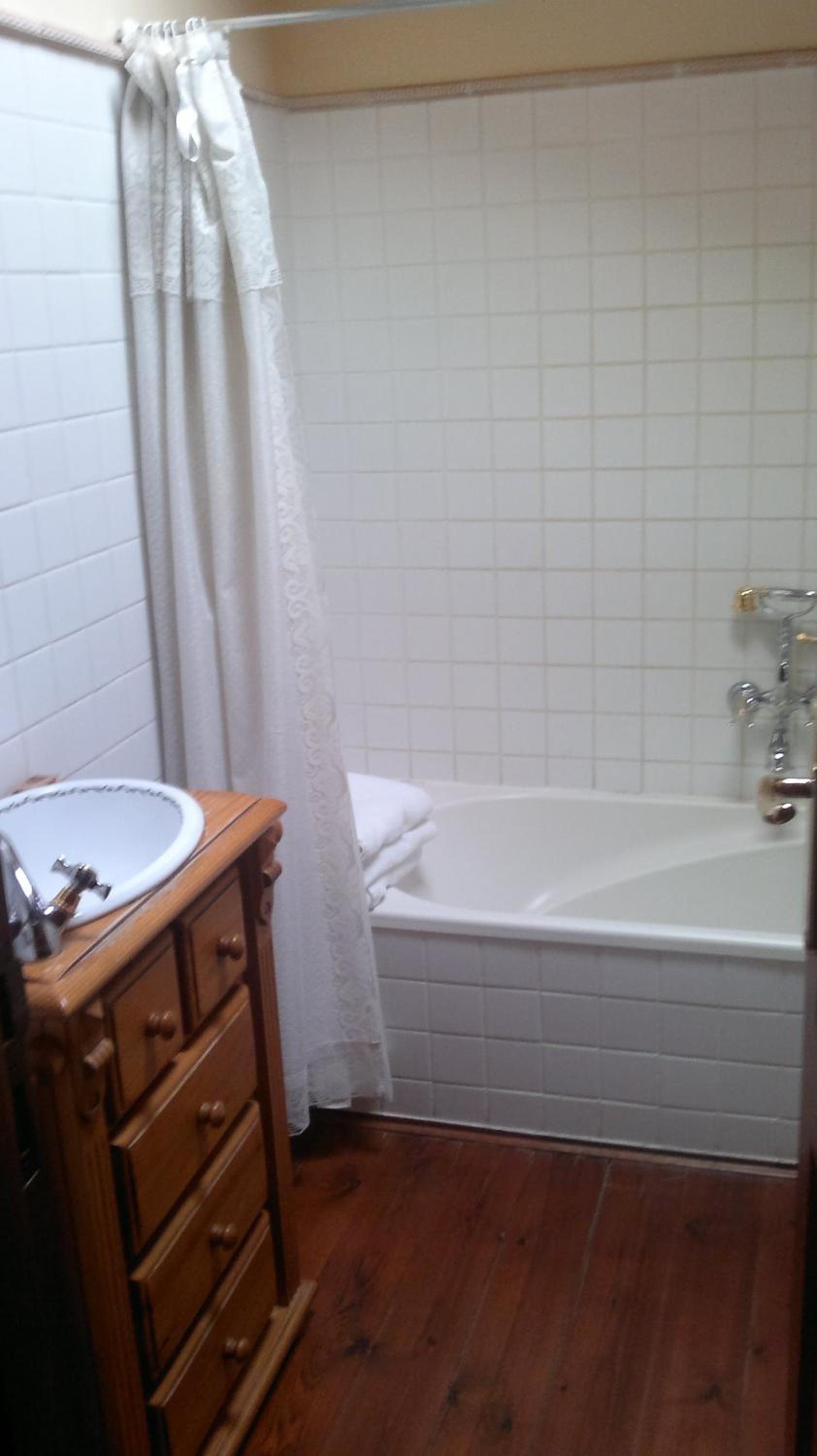 Double or Twin Room with Mountain View - Photo 2