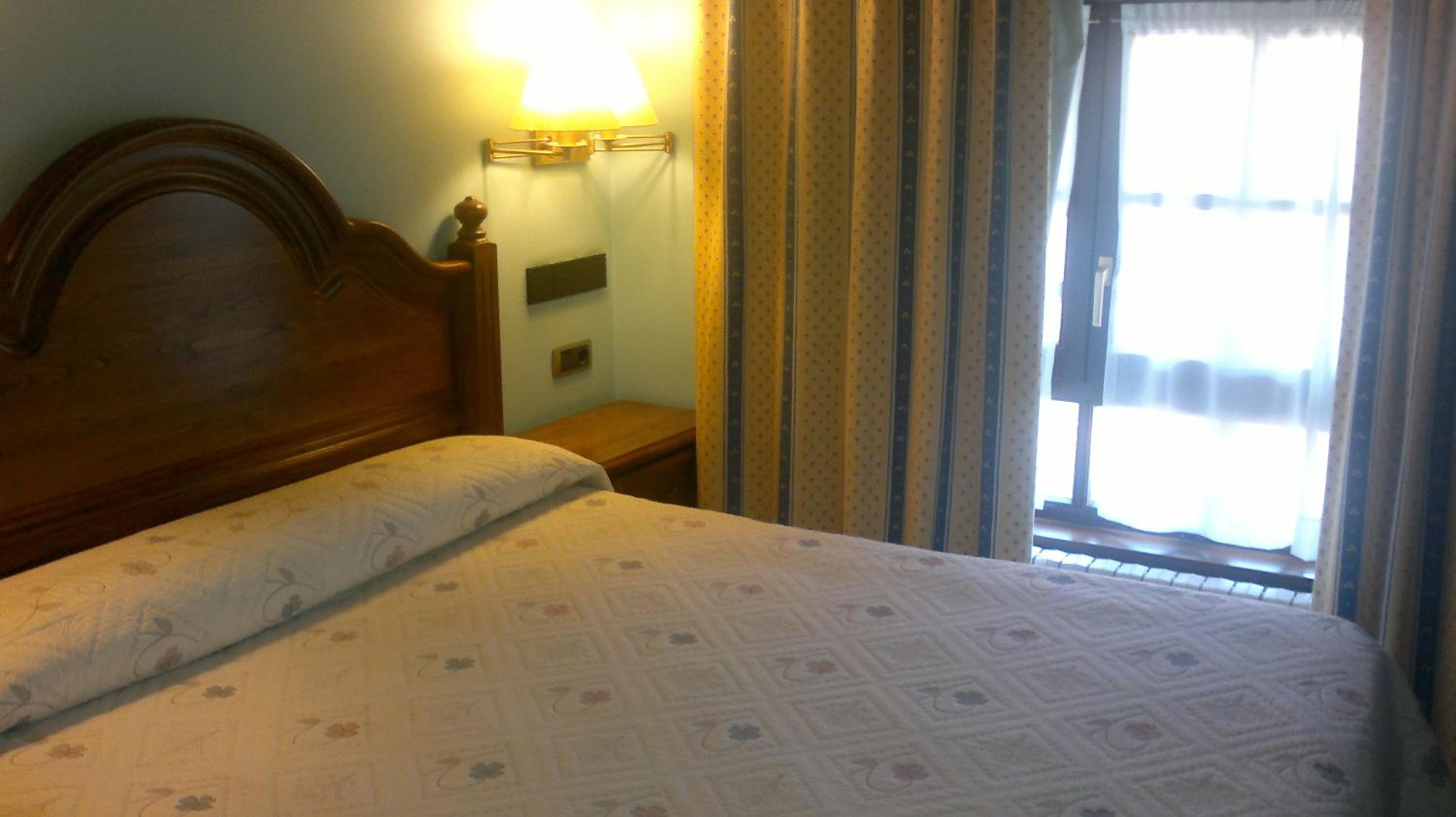 Double or Twin Room with Mountain View - Photo 12