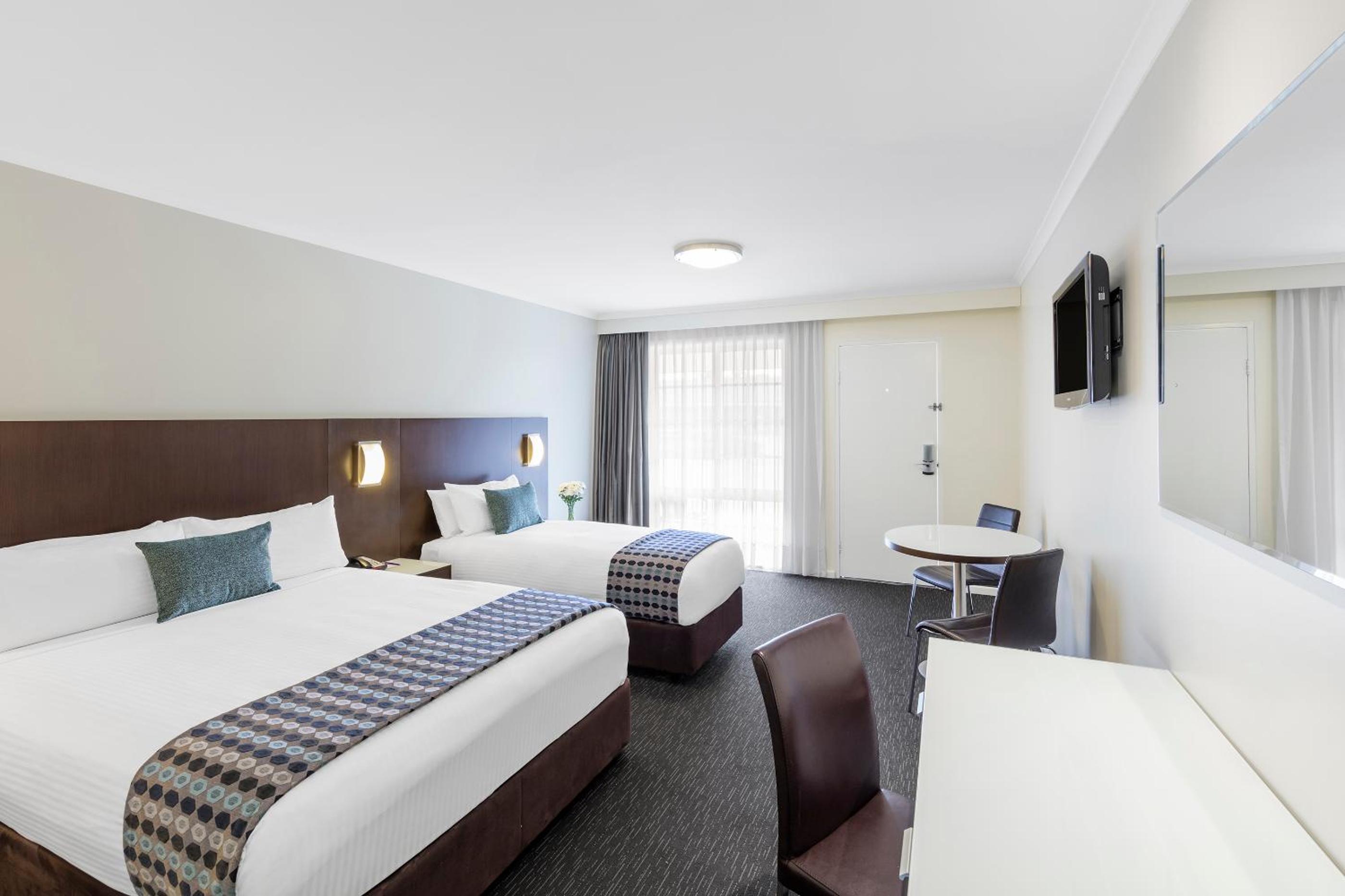Superior Queen Room with Single Bed photo 1