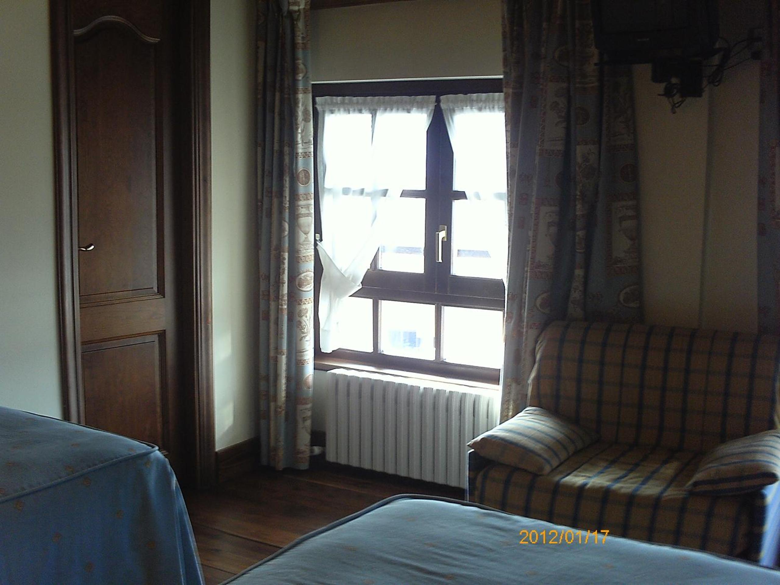 Double or Twin Room with Mountain View - Photo 5
