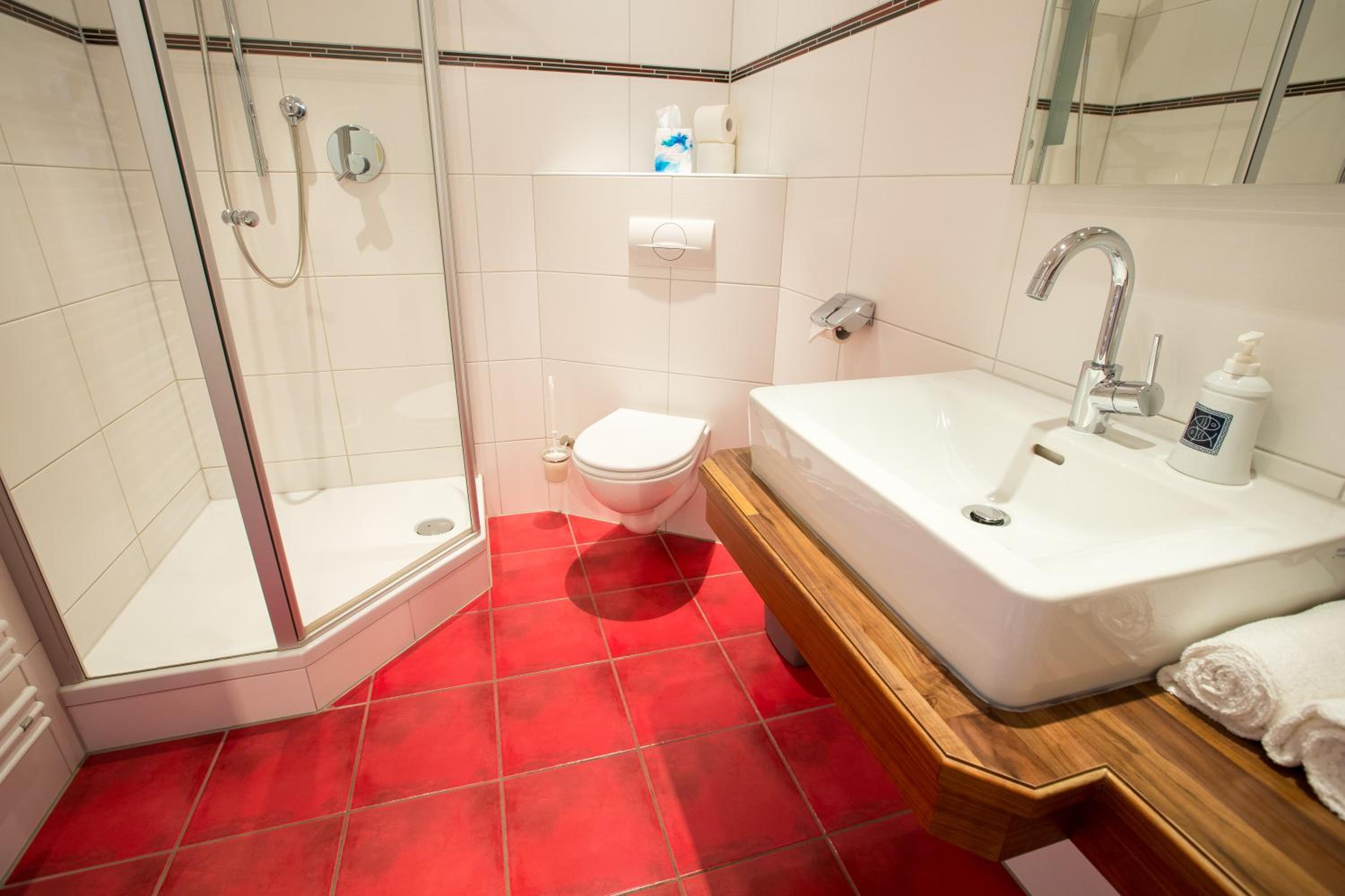 Large Double Room - Photo 8