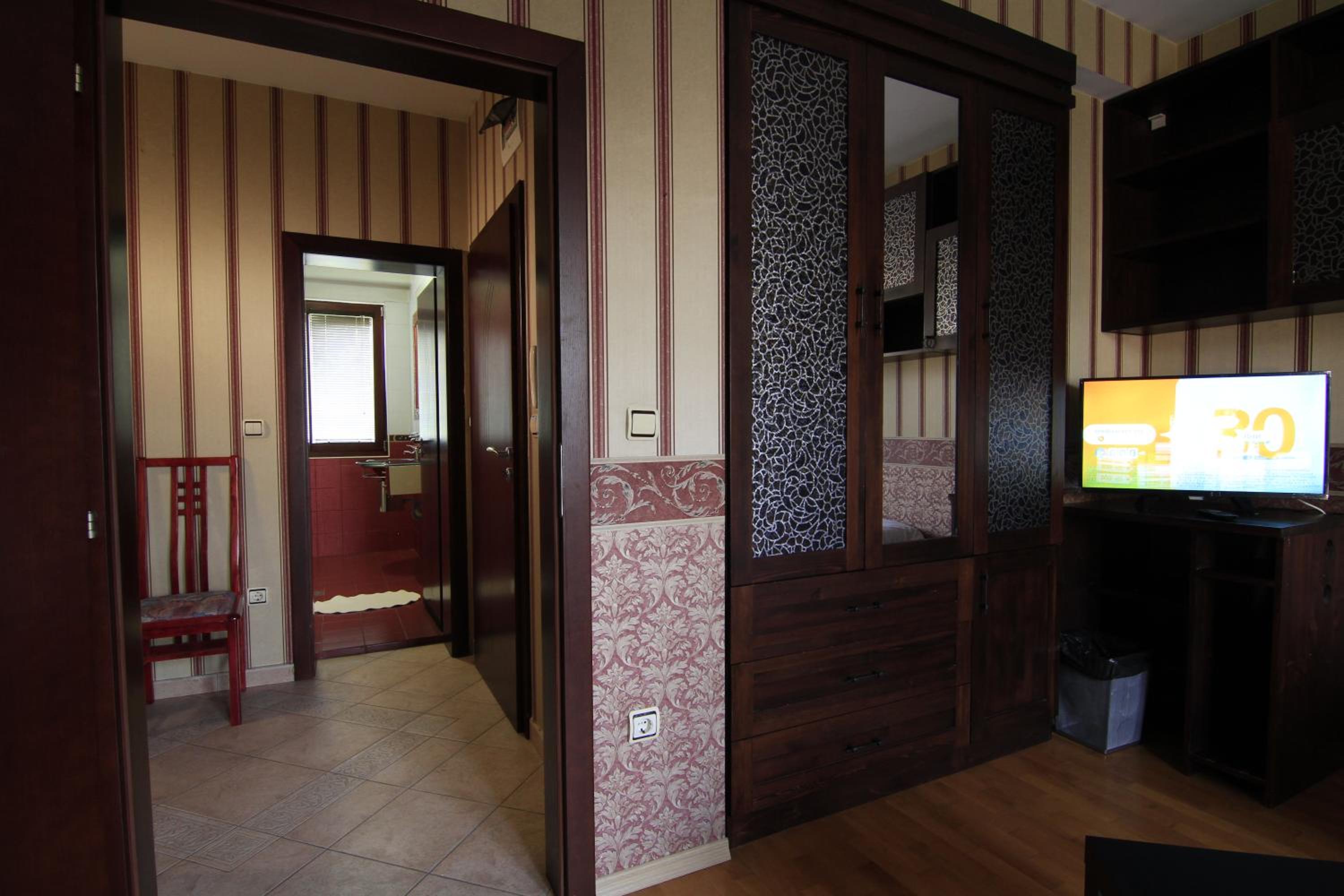 Junior Suite with Balcony - Photo 7