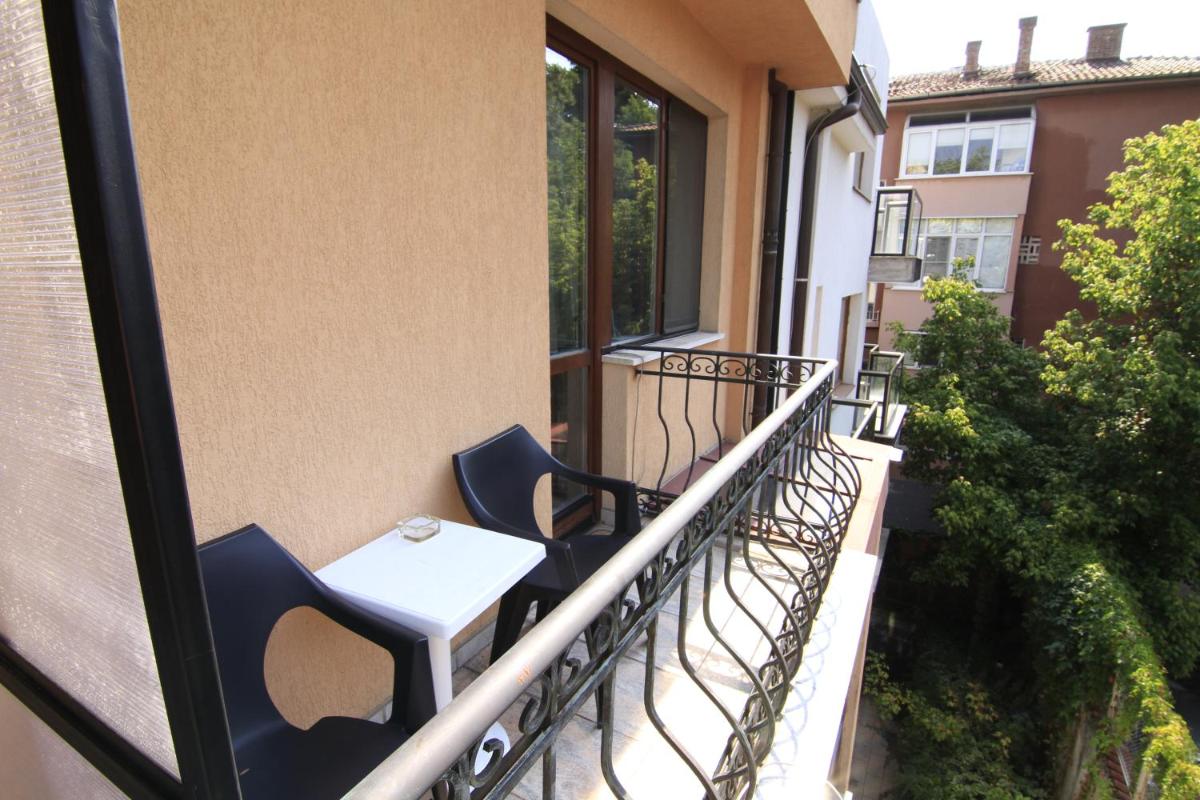 Junior Suite with Balcony - Photo 9