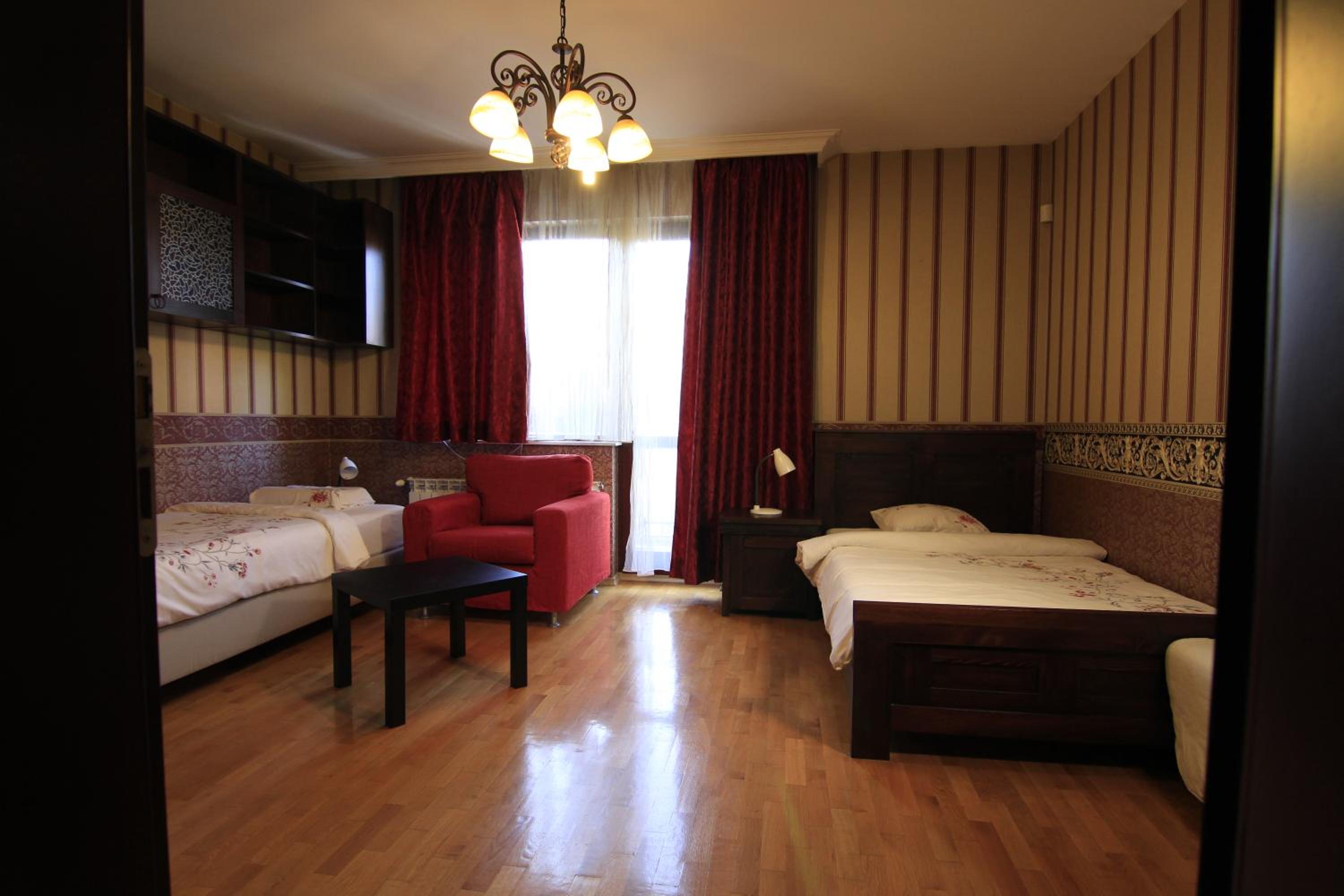 Junior Suite with Balcony - Photo 2