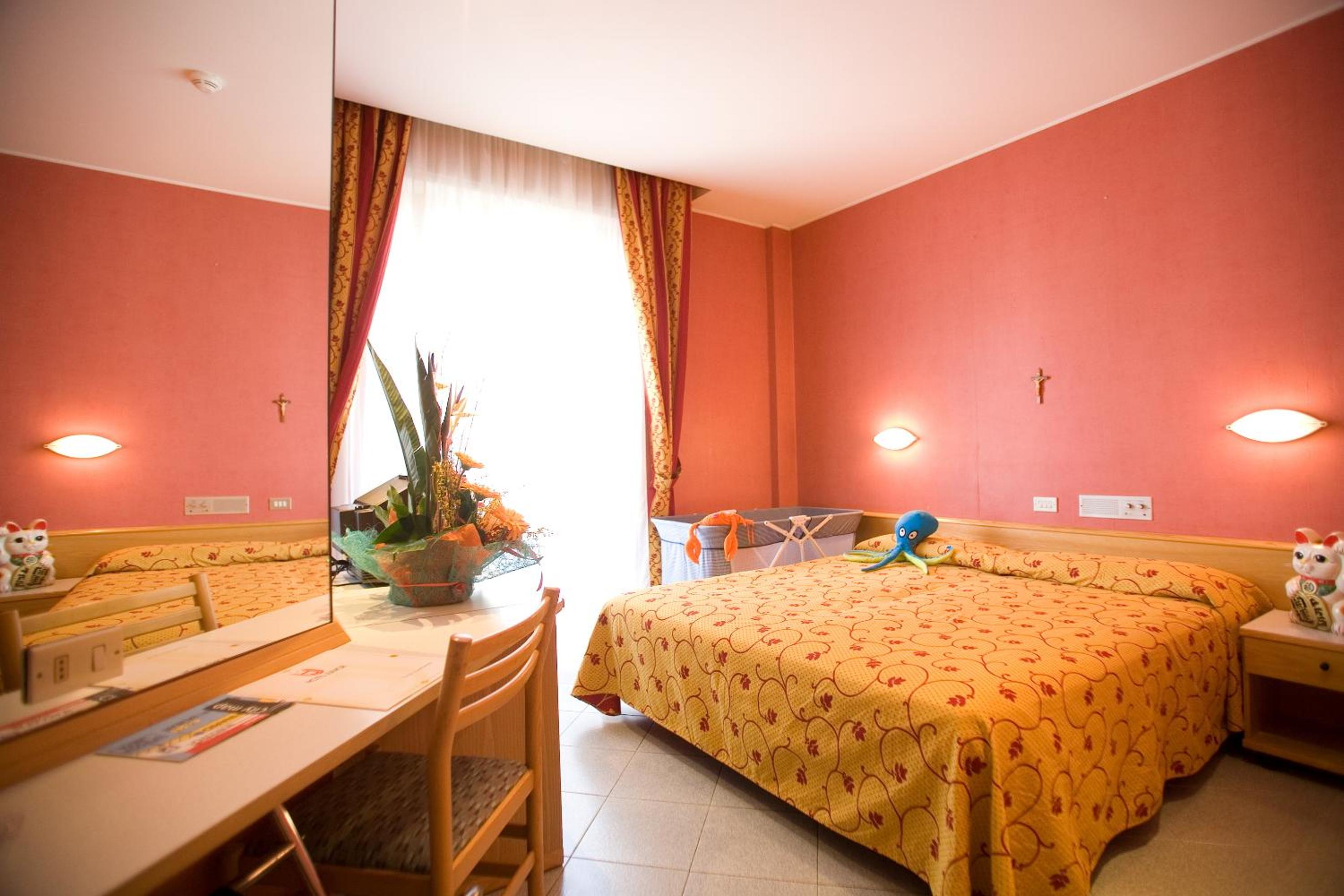 Standard Double or Twin Room - Photo 2