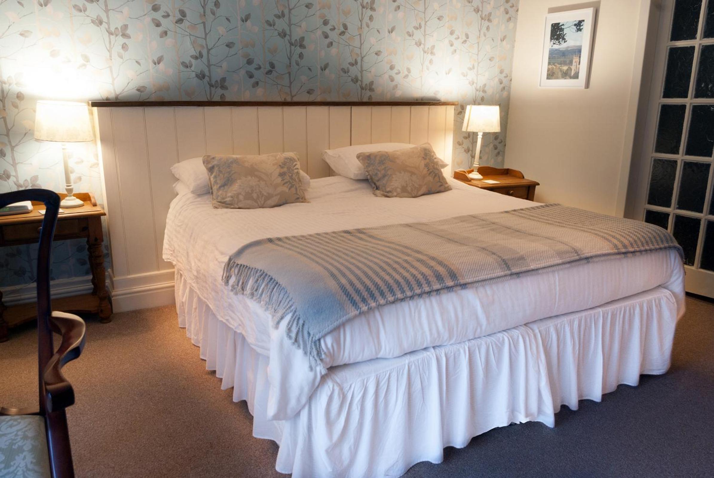 Deluxe King Suite - Photo 2