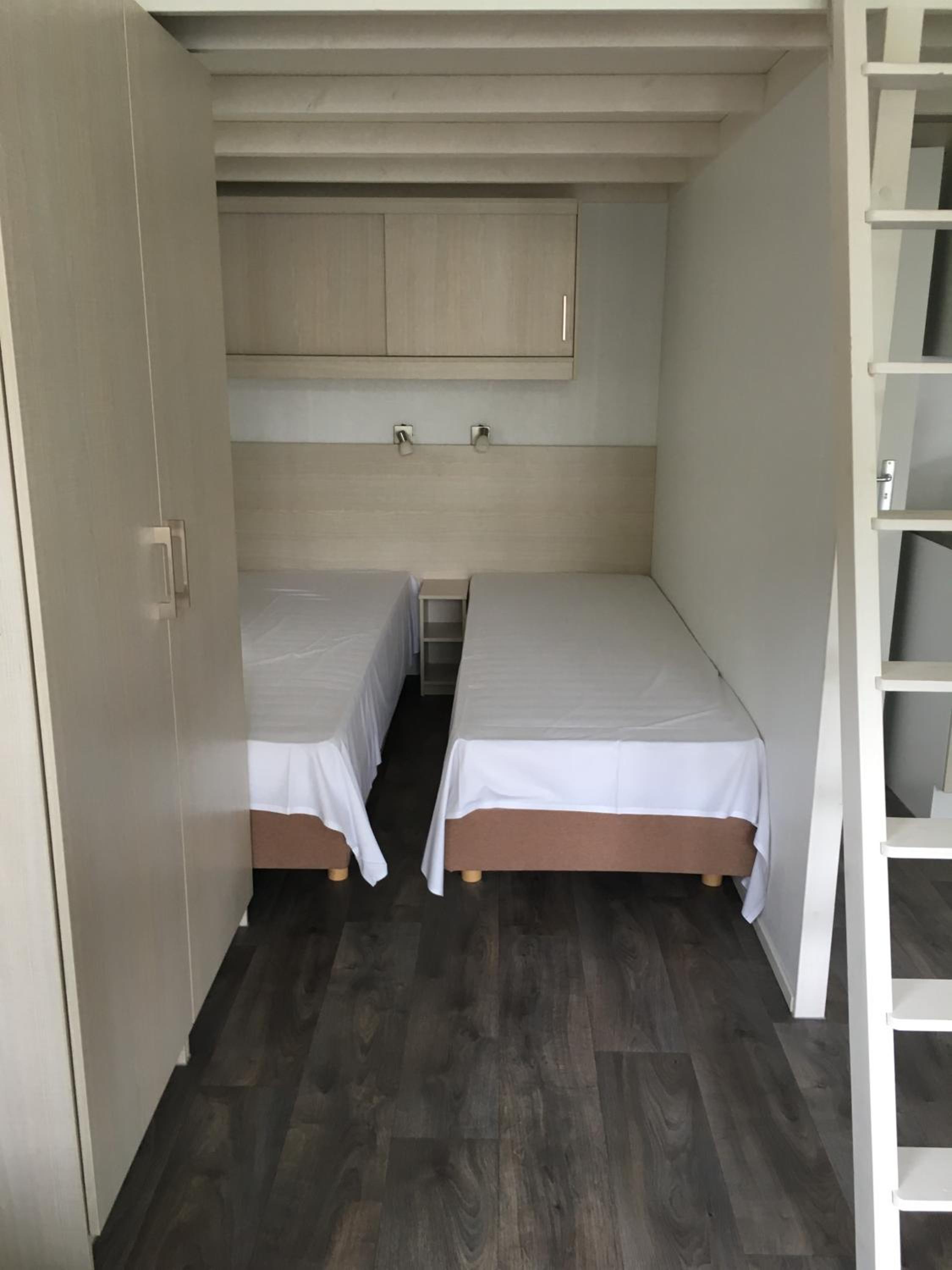 Mobile Home photo 3