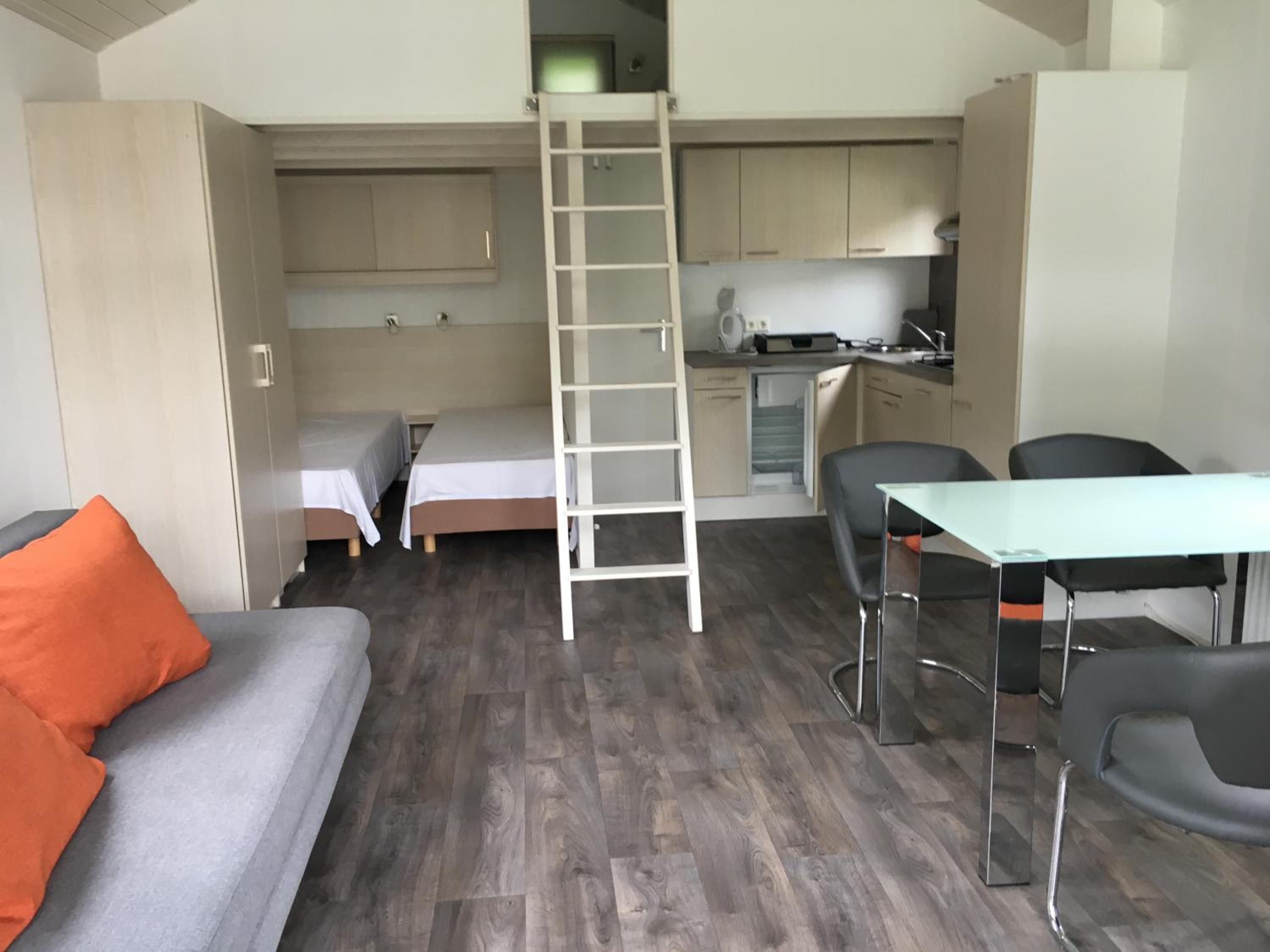 Mobile Home photo 2