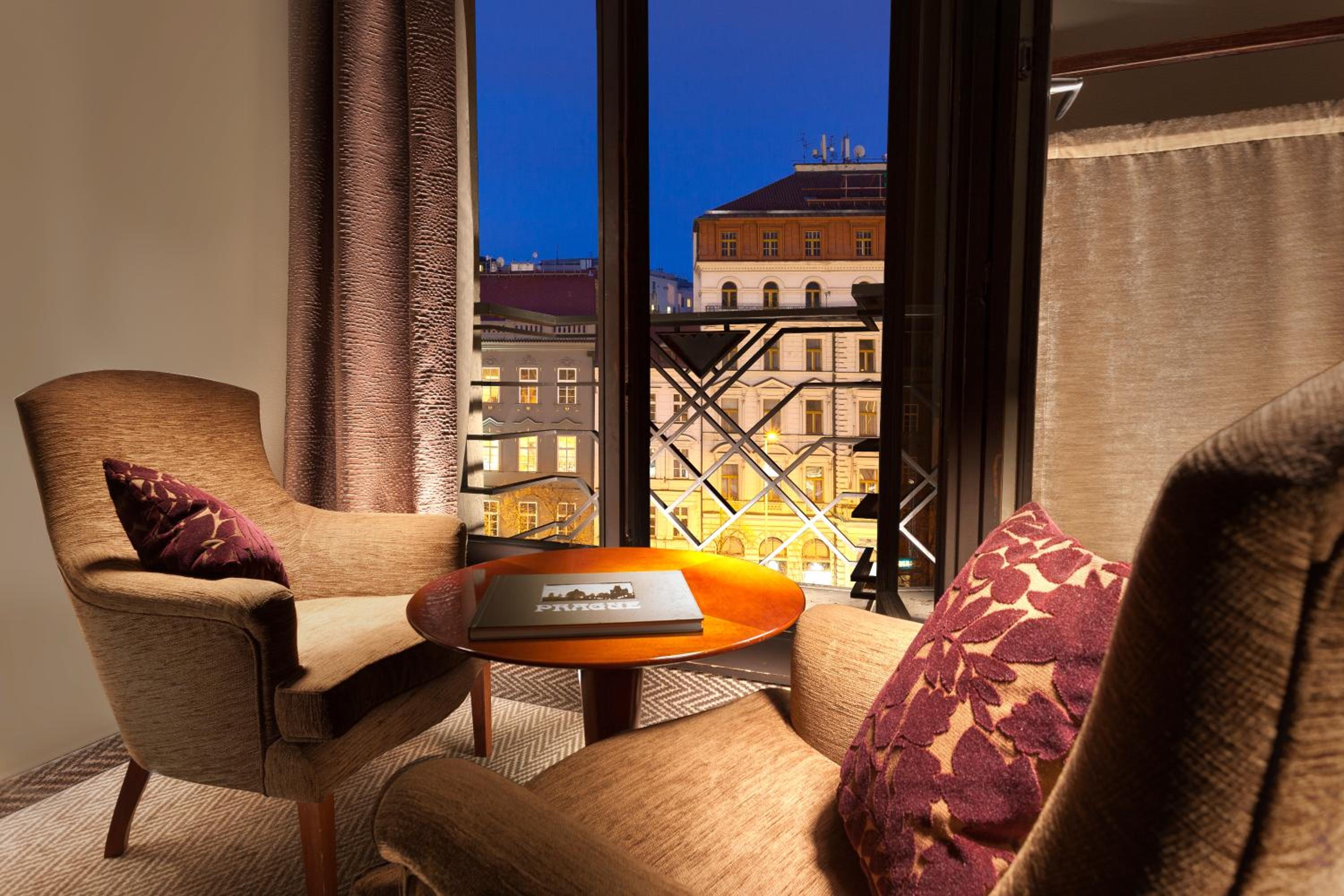Superior Double or Twin Room with City View - Photo 7