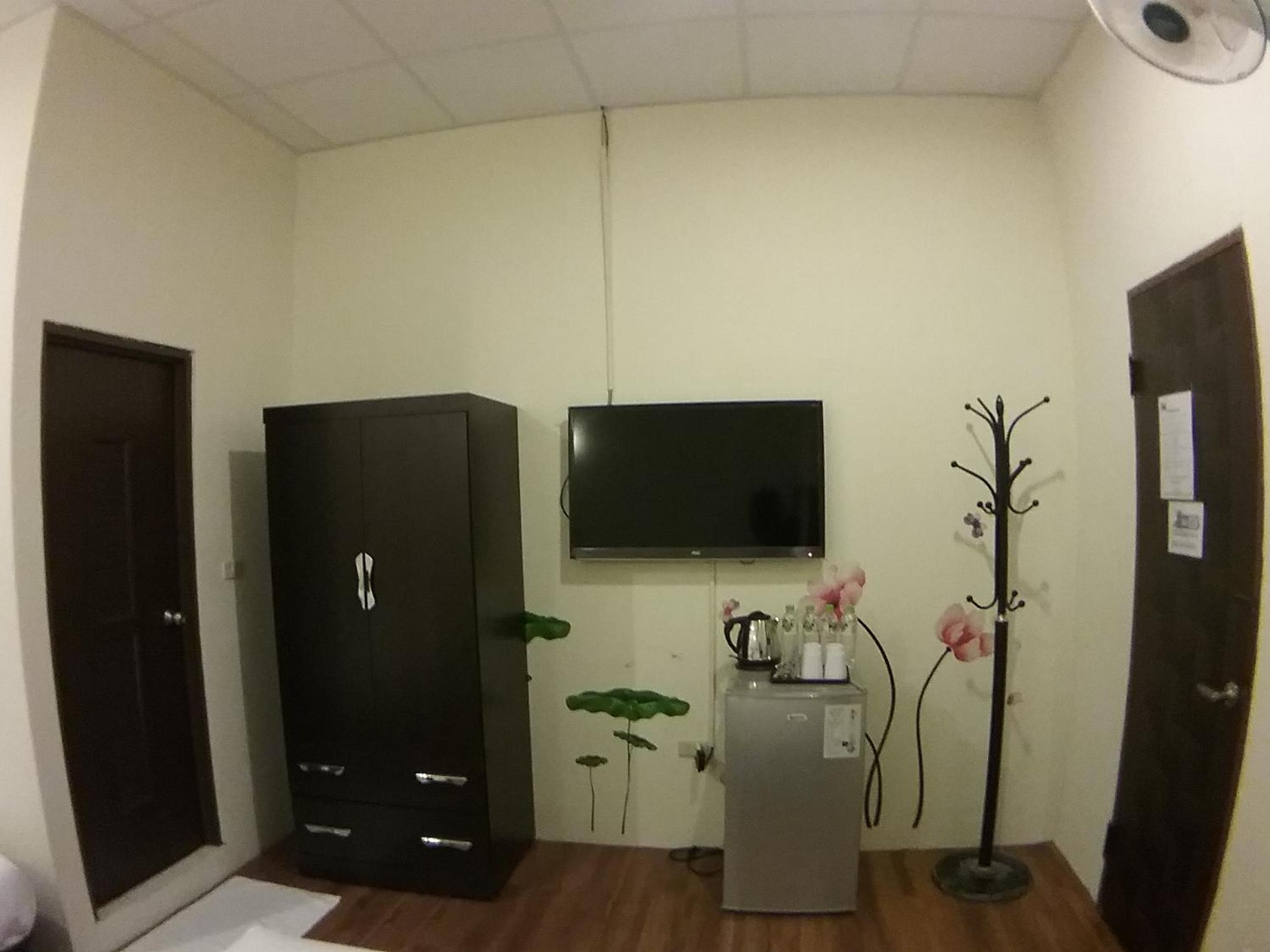 Economy Quadruple Room photo 2