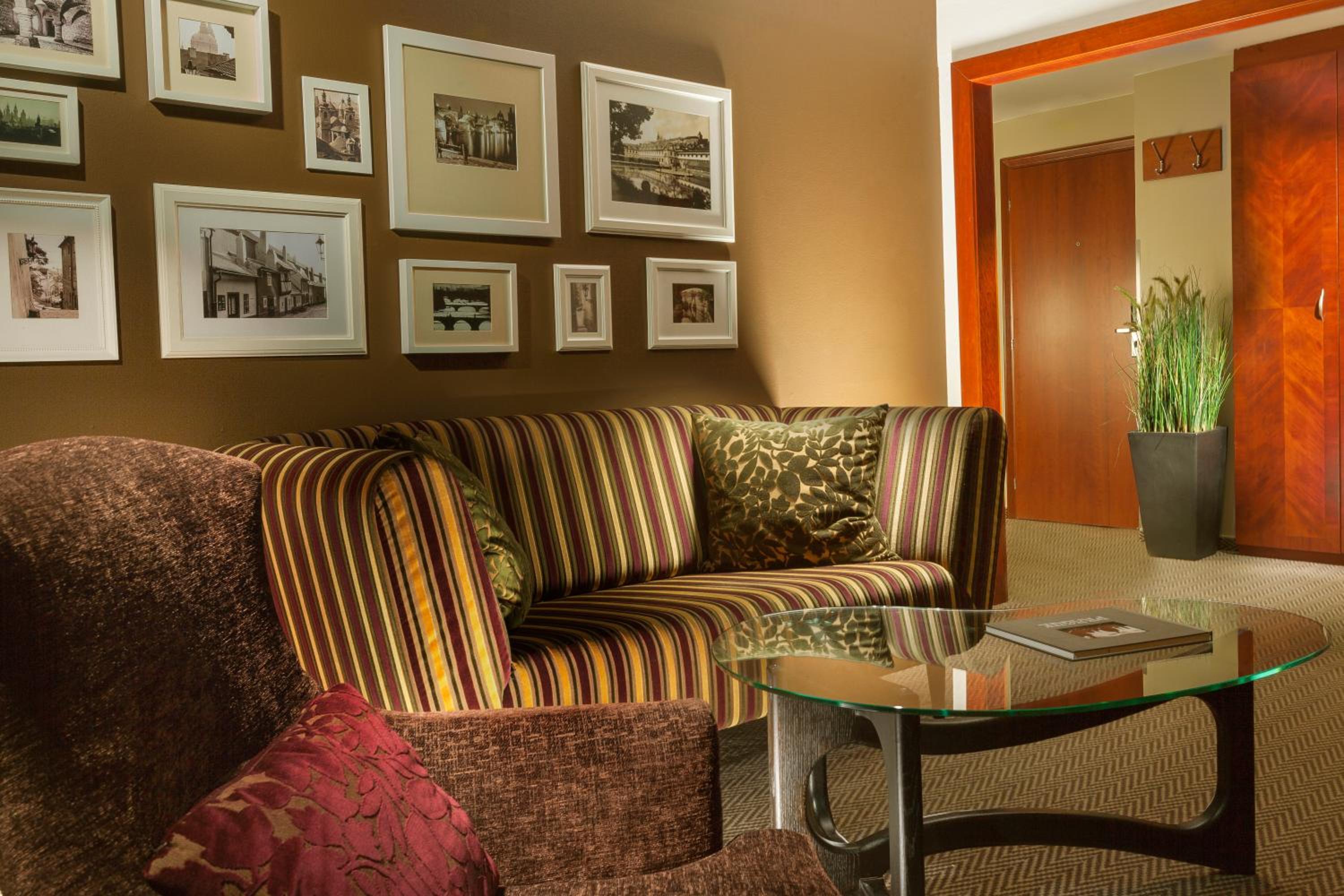 Suite - Photo 3