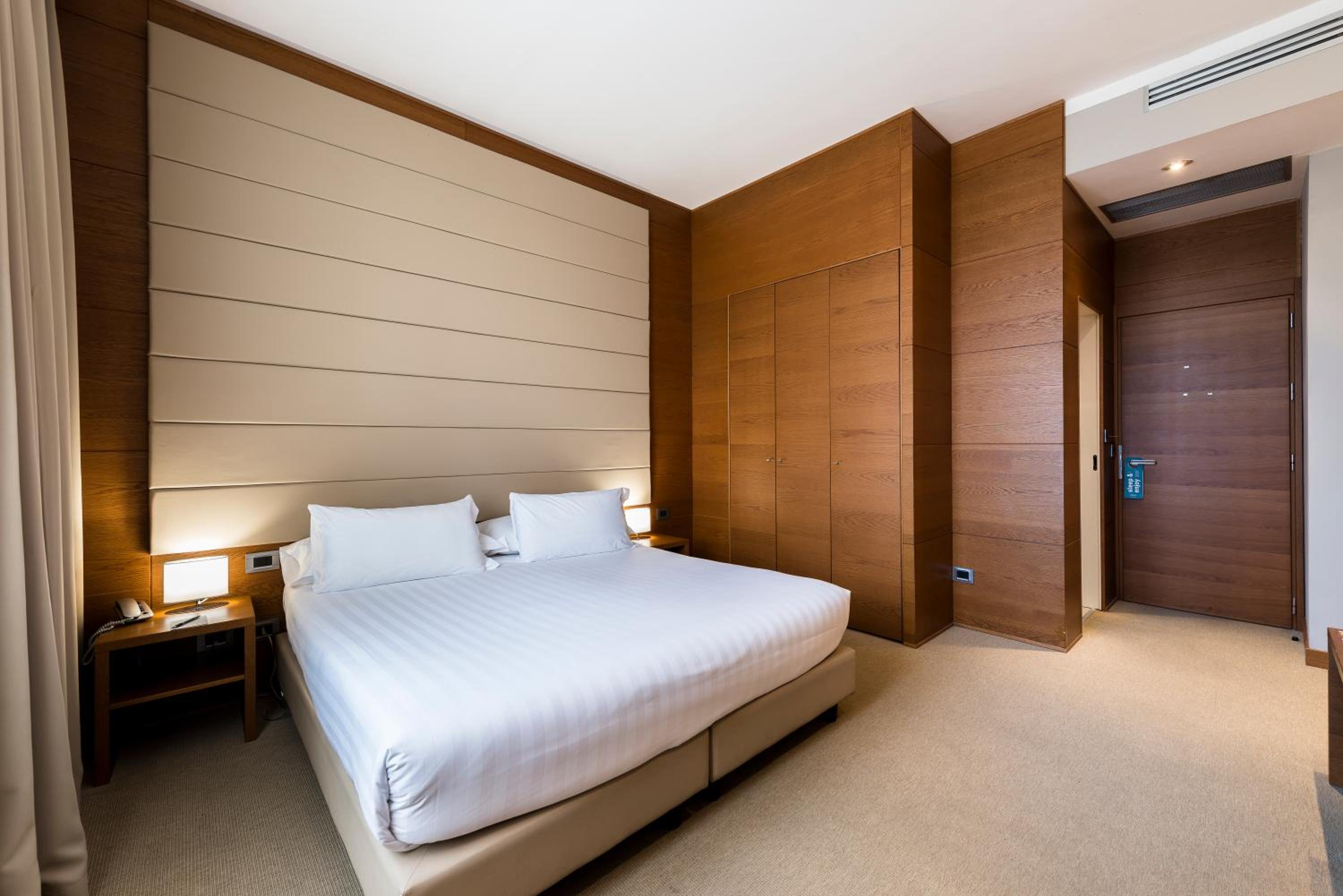 Executive Room (2 Adults + 1 Child) thumbnail 5