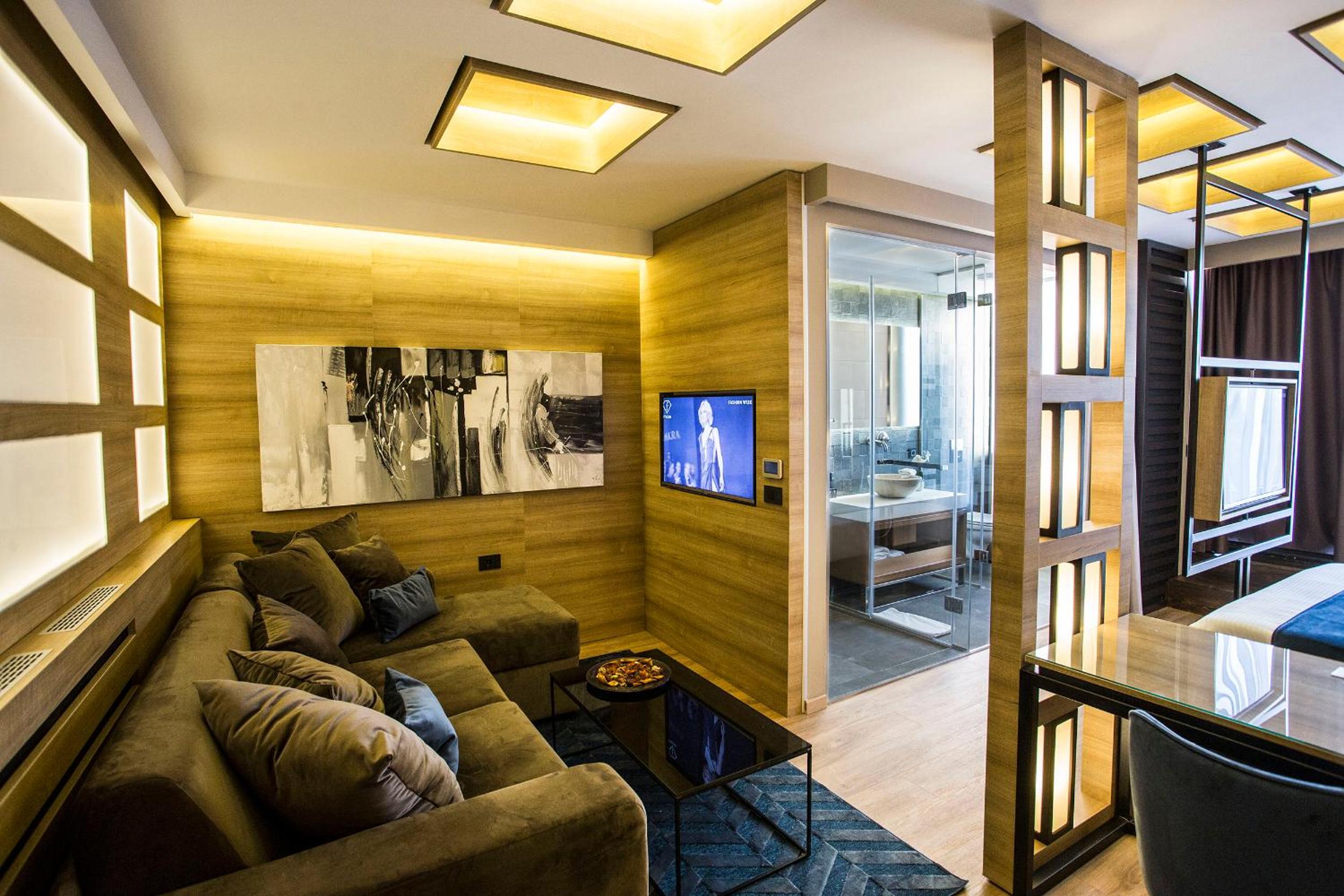 Executive Suite with Balcony photo 1