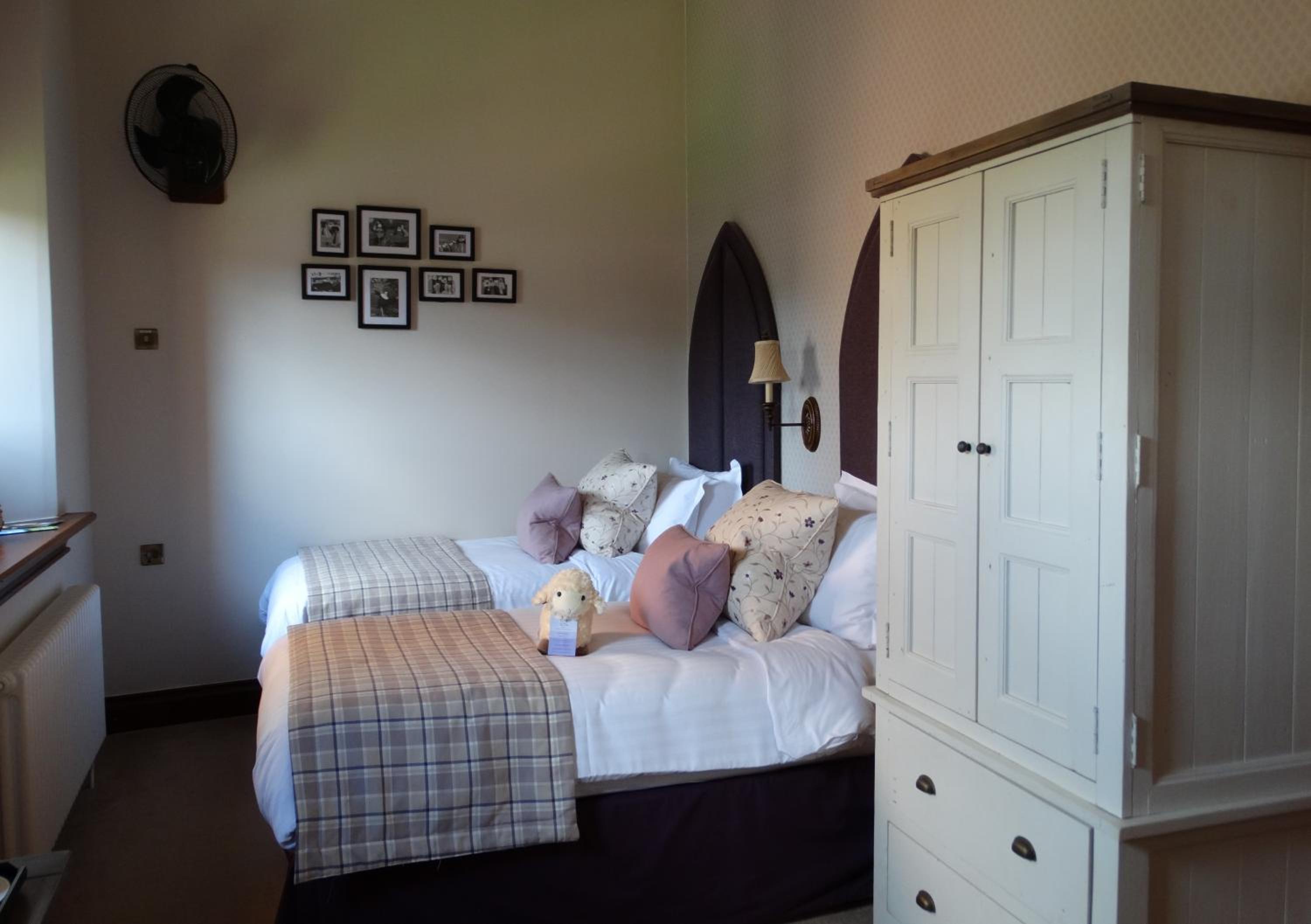 Small Classic Twin Room - 2 Single Beds