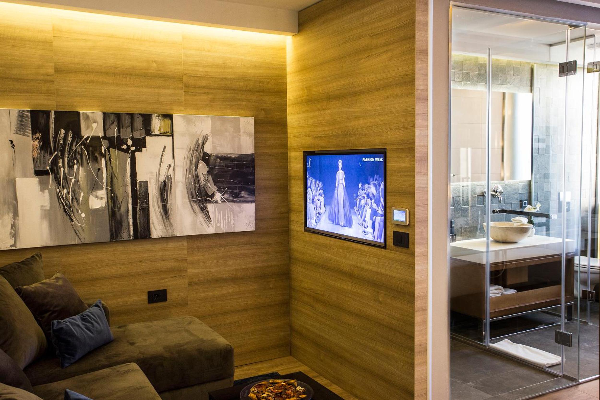 Executive Suite with Balcony photo 2