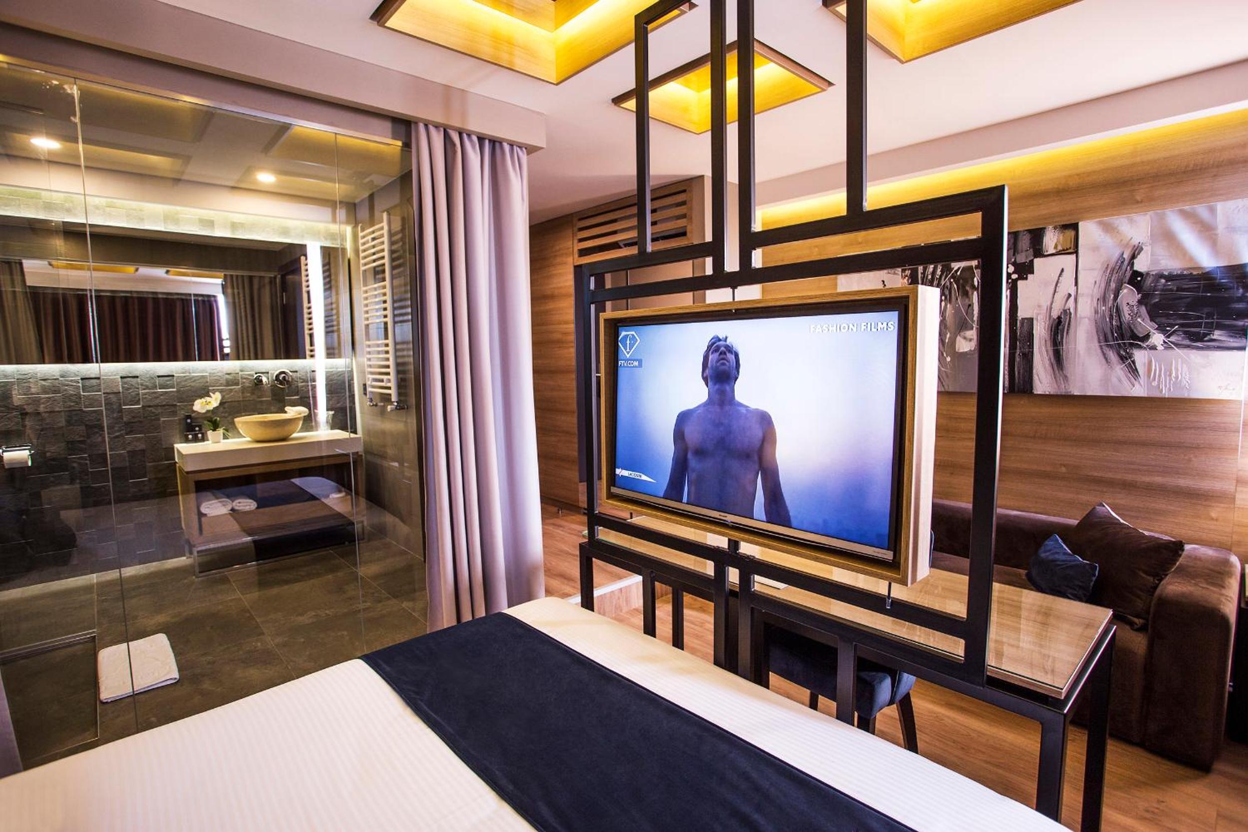 Deluxe Suite photo 2