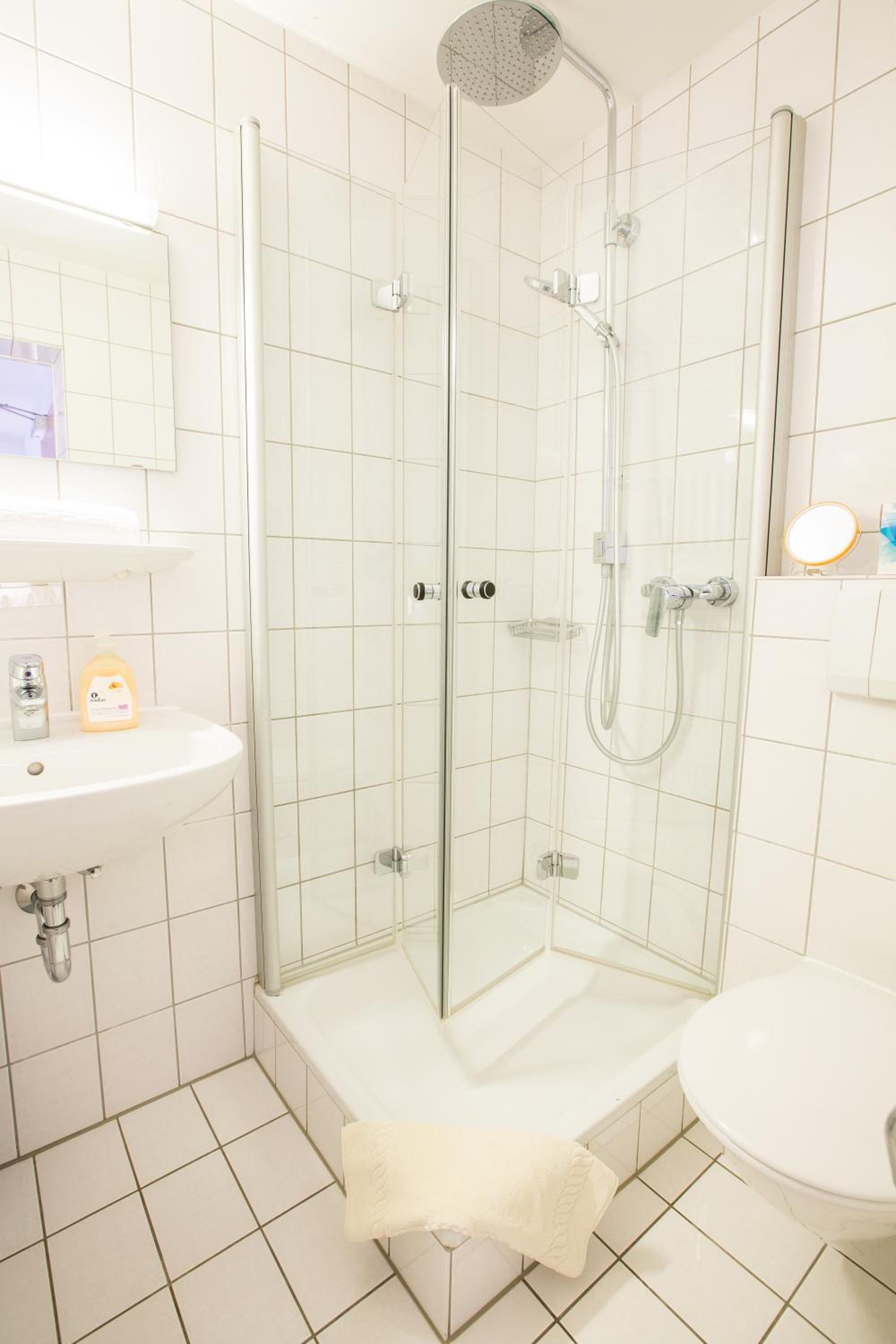 Double Room with Balcony or Terrace - Photo 5
