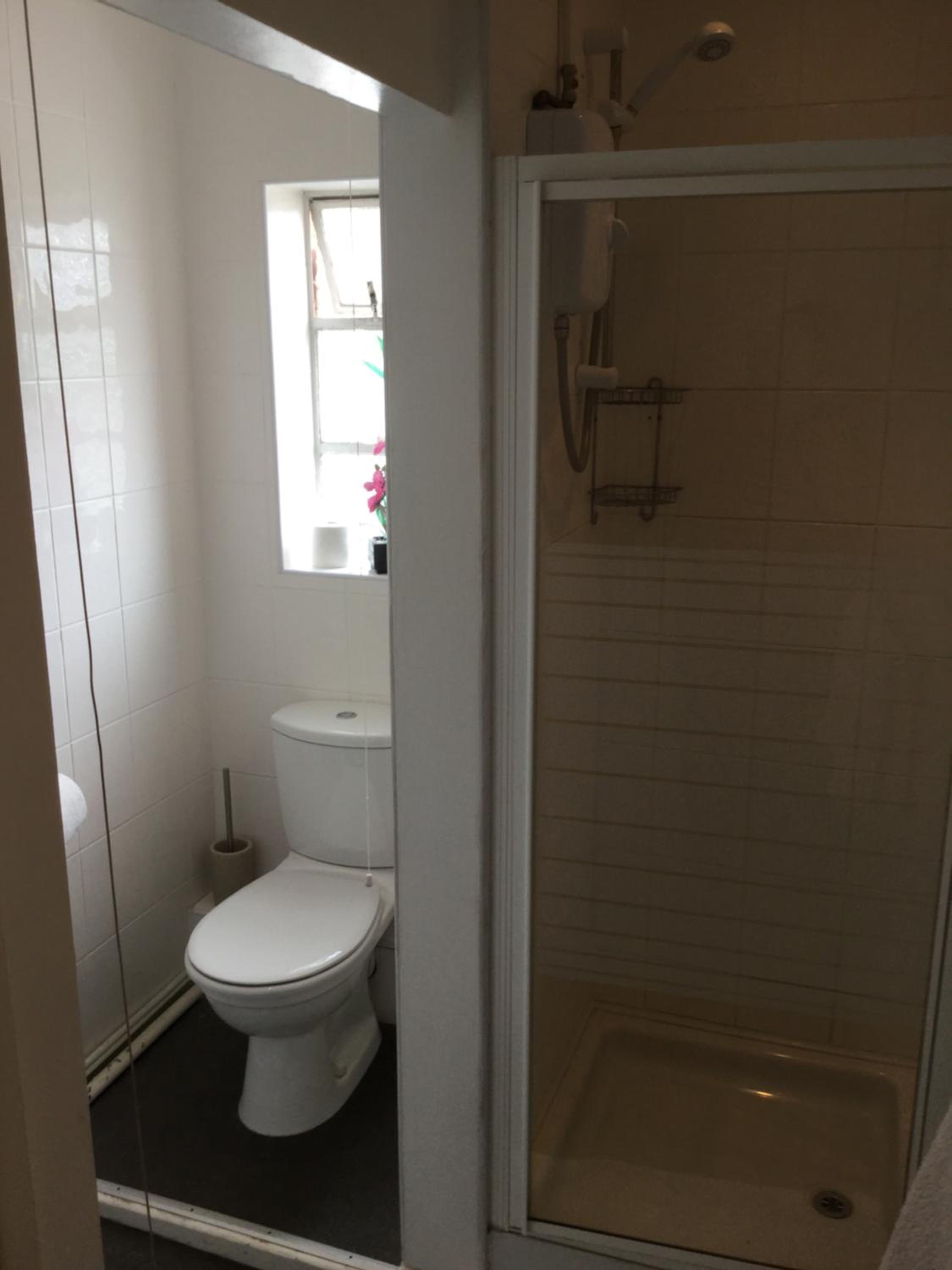 Twin Room with Private External Bathroom photo 3