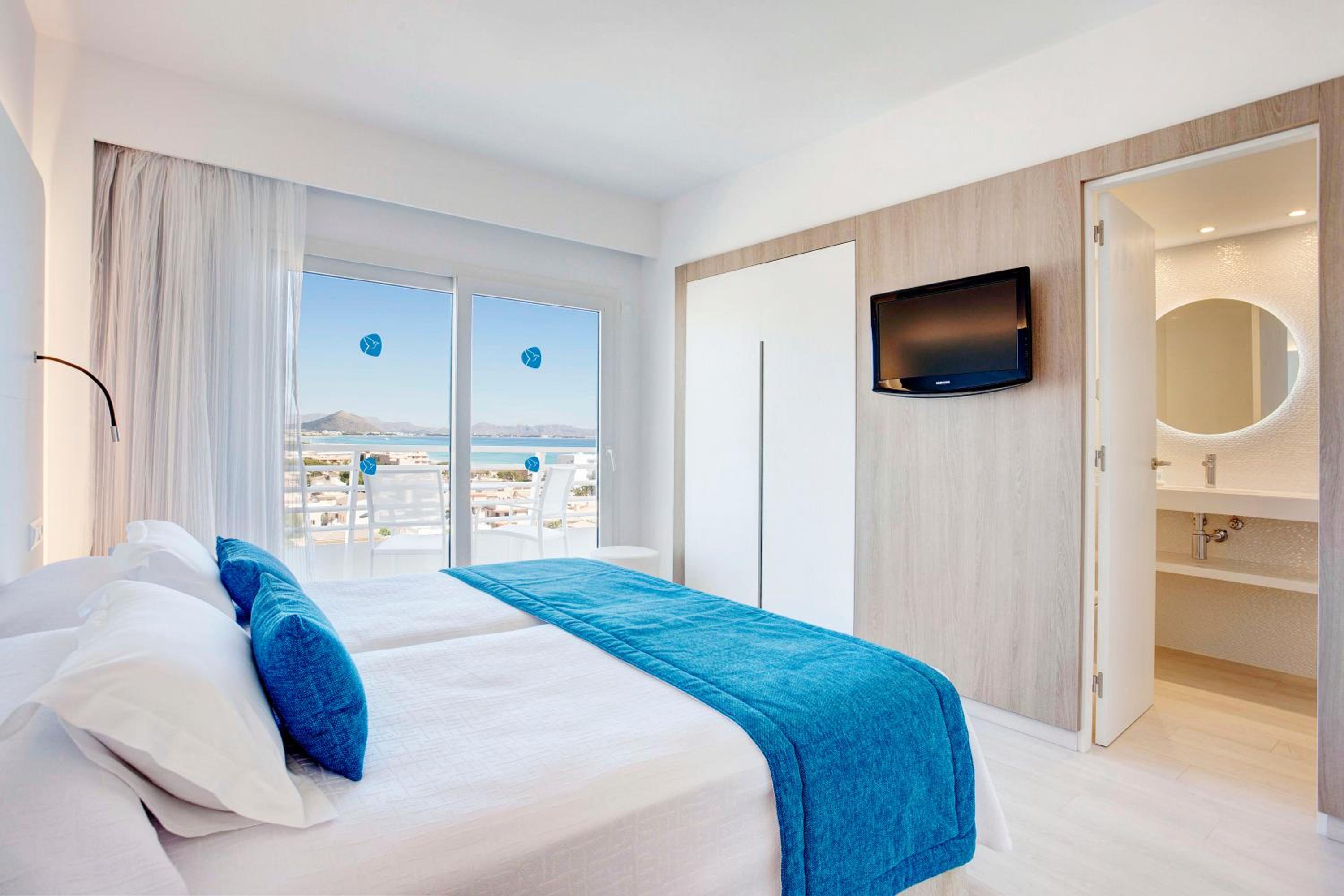 Twin Room With Side Sea View ( 2 Adults +1 Child) photo 2