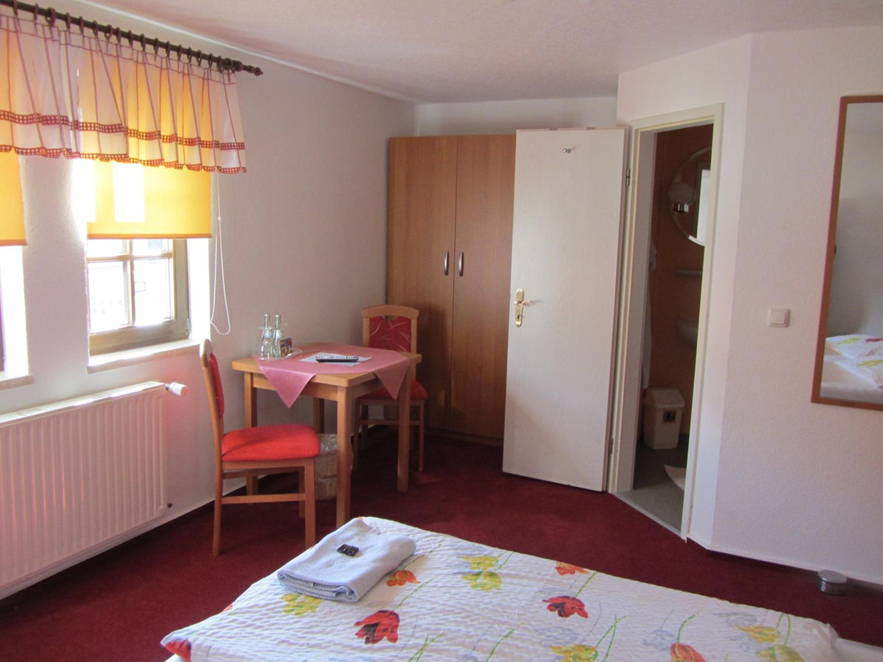 Deluxe Double Room with Shower - Photo 16