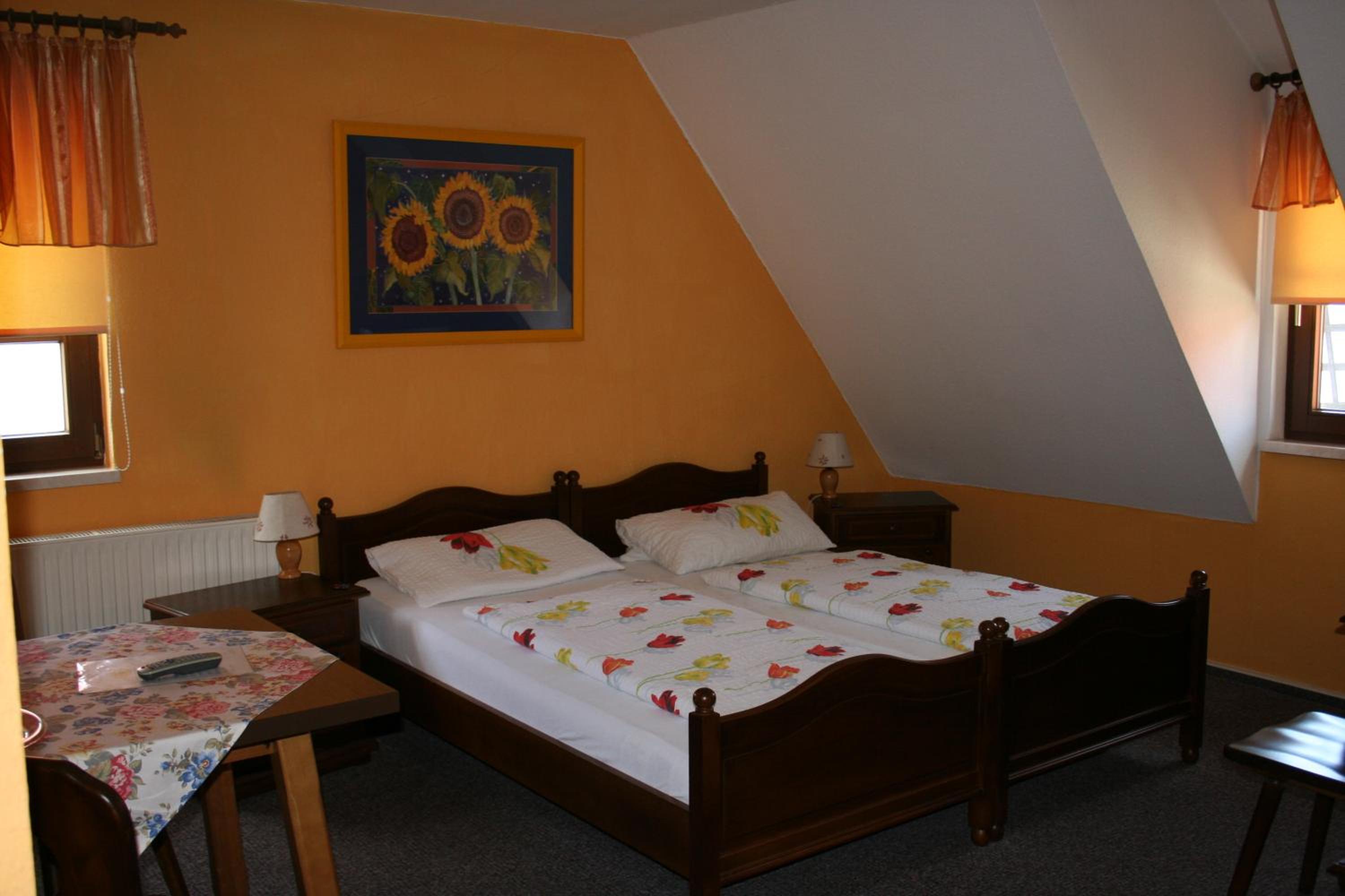 Deluxe Double Room with Shower - Photo 18