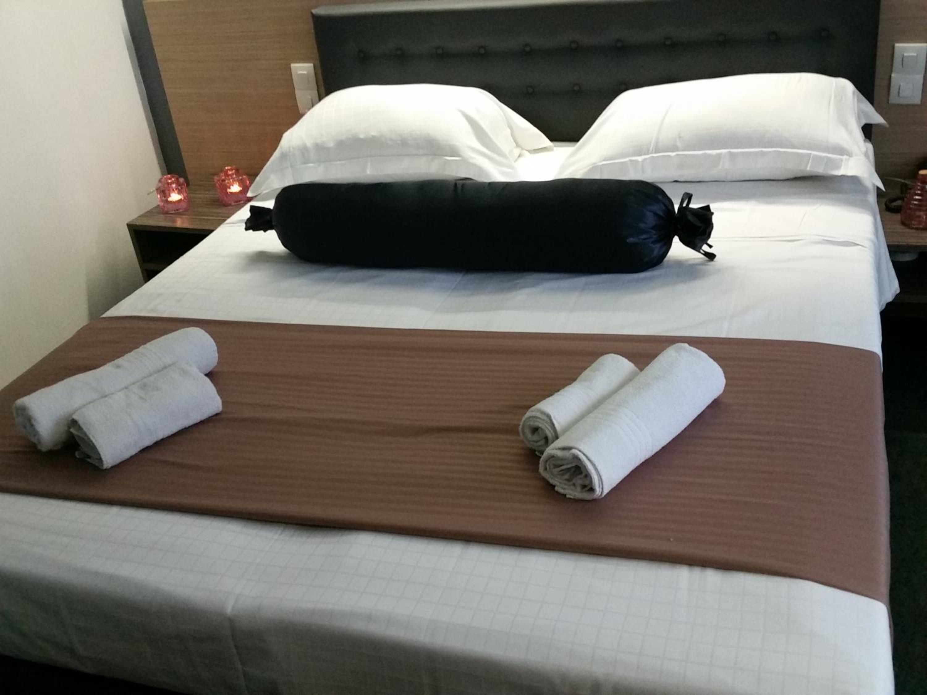 Double or Twin Room - Photo 5