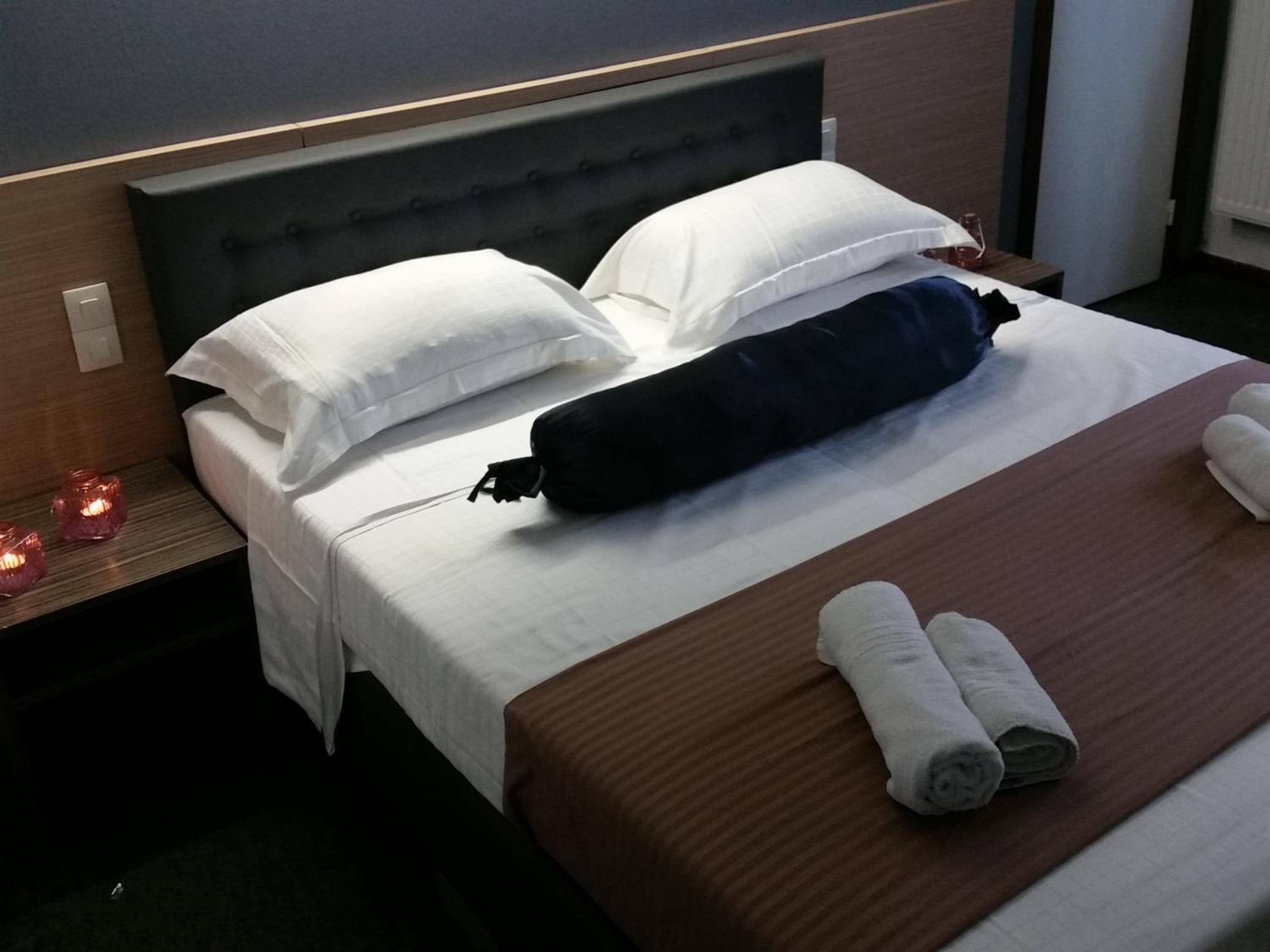 Double or Twin Room - Photo 3