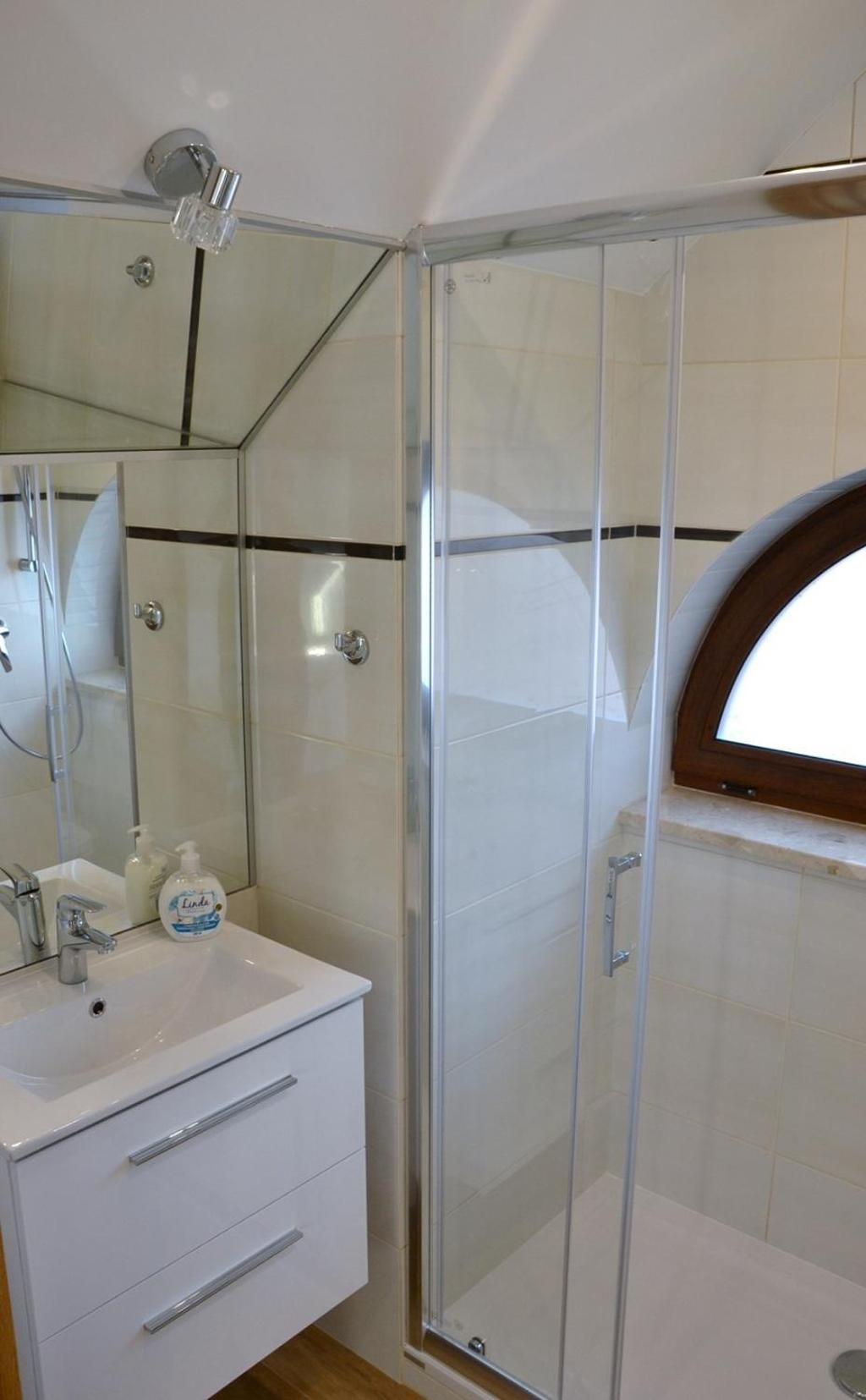 Triple Room with Private Bathroom photo 2