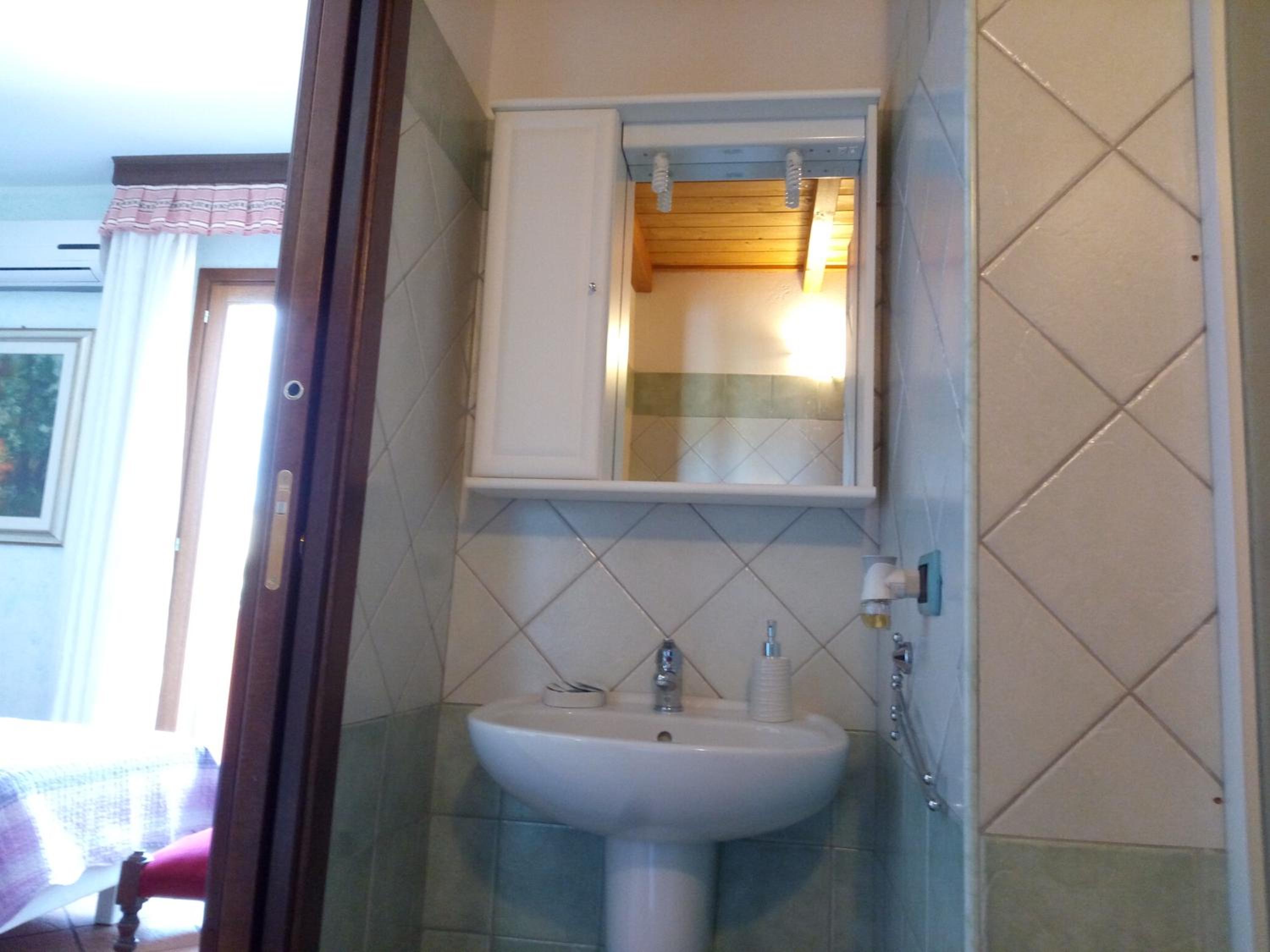 Deluxe Double or Twin Room with Mountain View - Photo 5