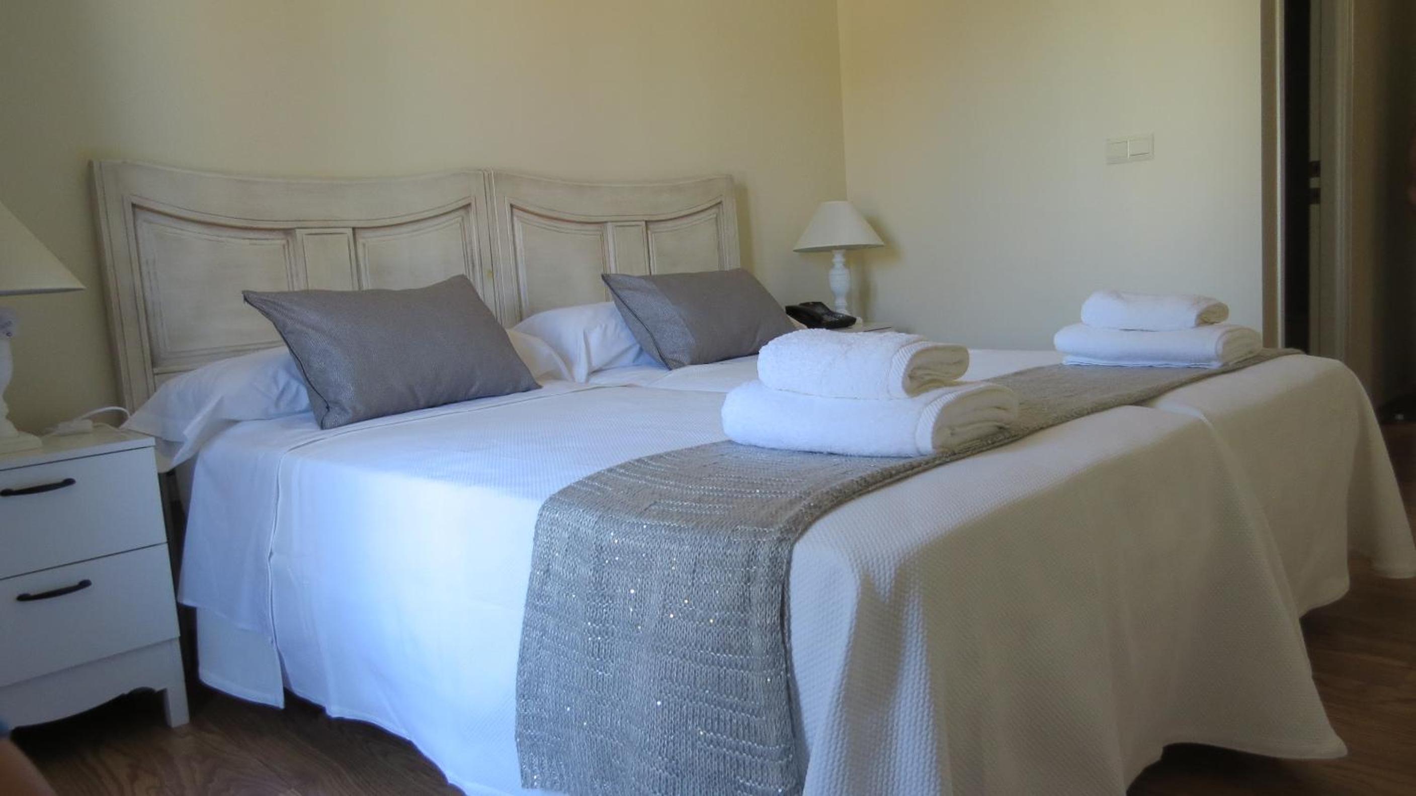 Double Room with Balcony - Photo 1